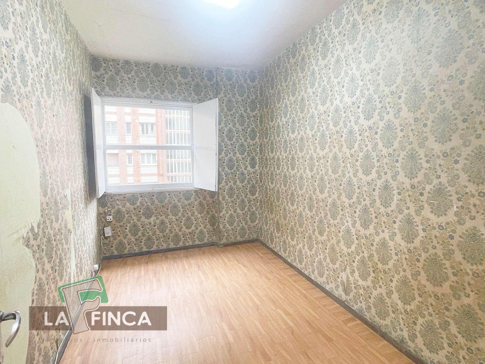 For sale of flat in Gijón