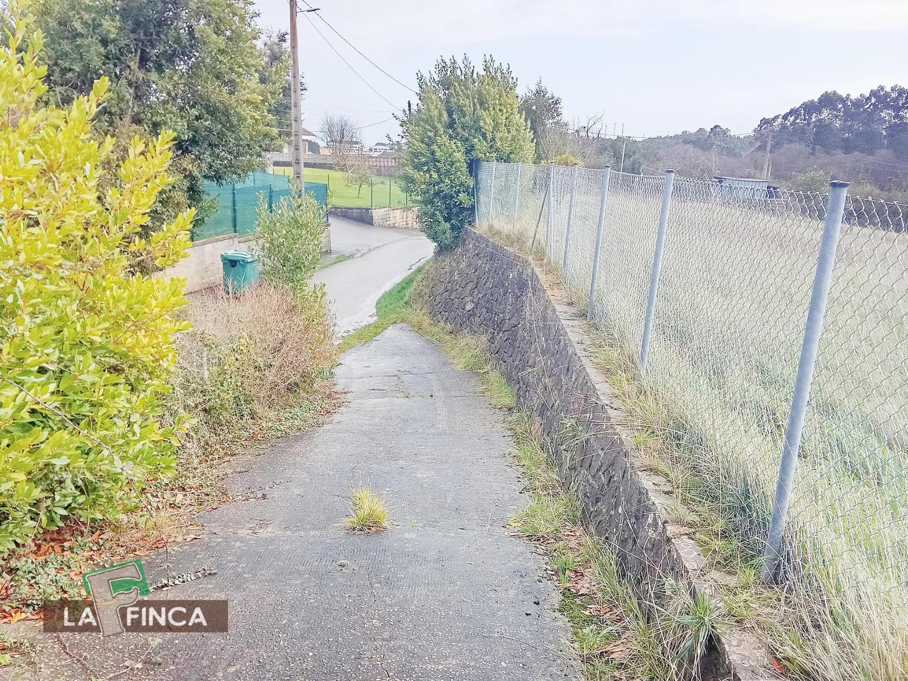 For sale of land in Gozón