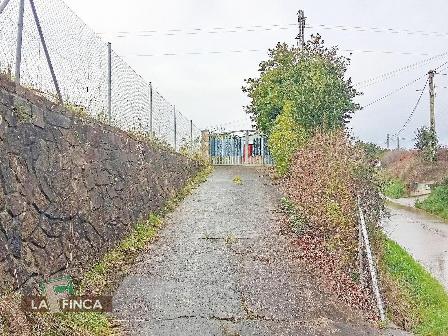 For sale of land in Gozón