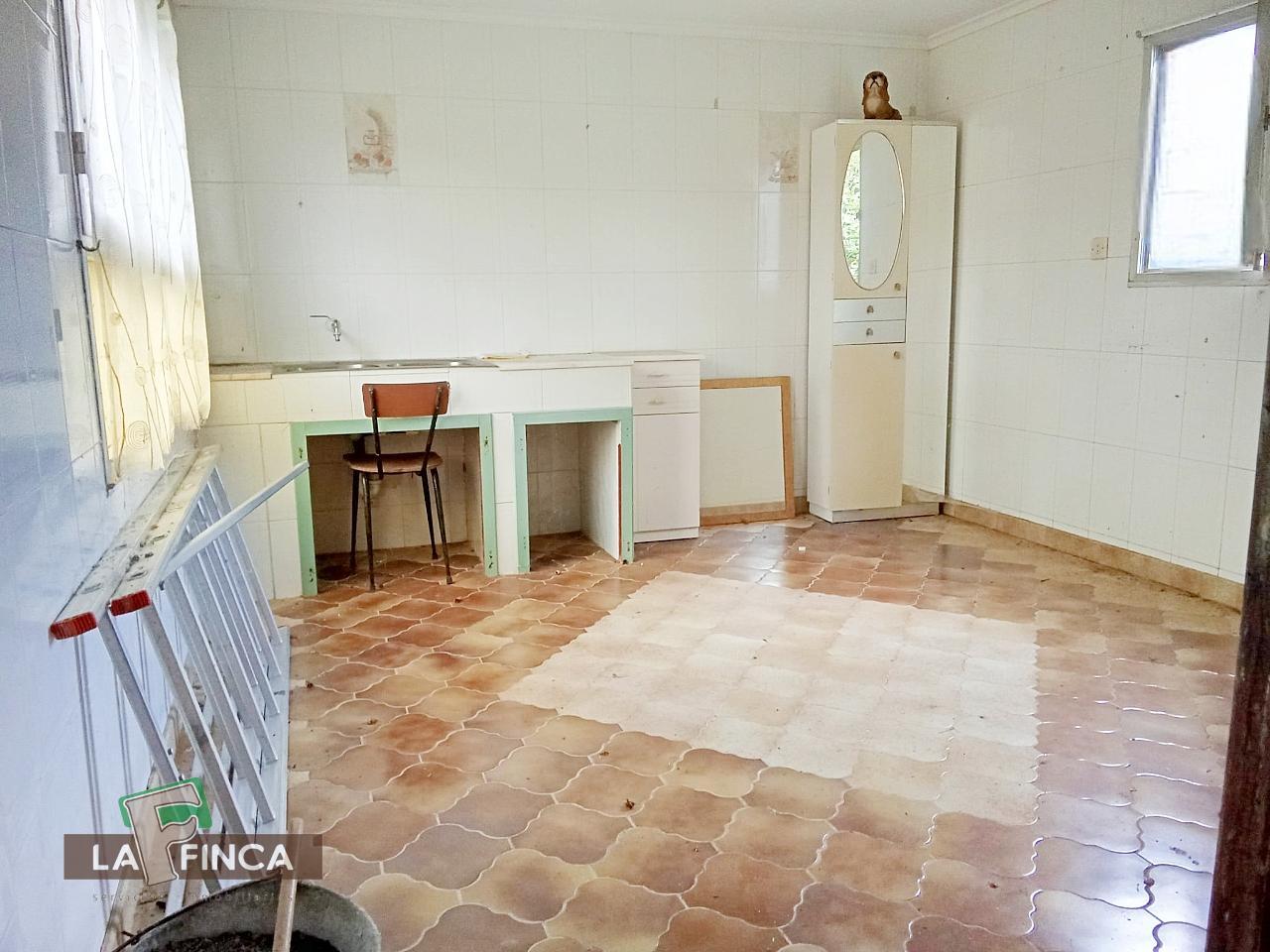 For sale of land in Gozón