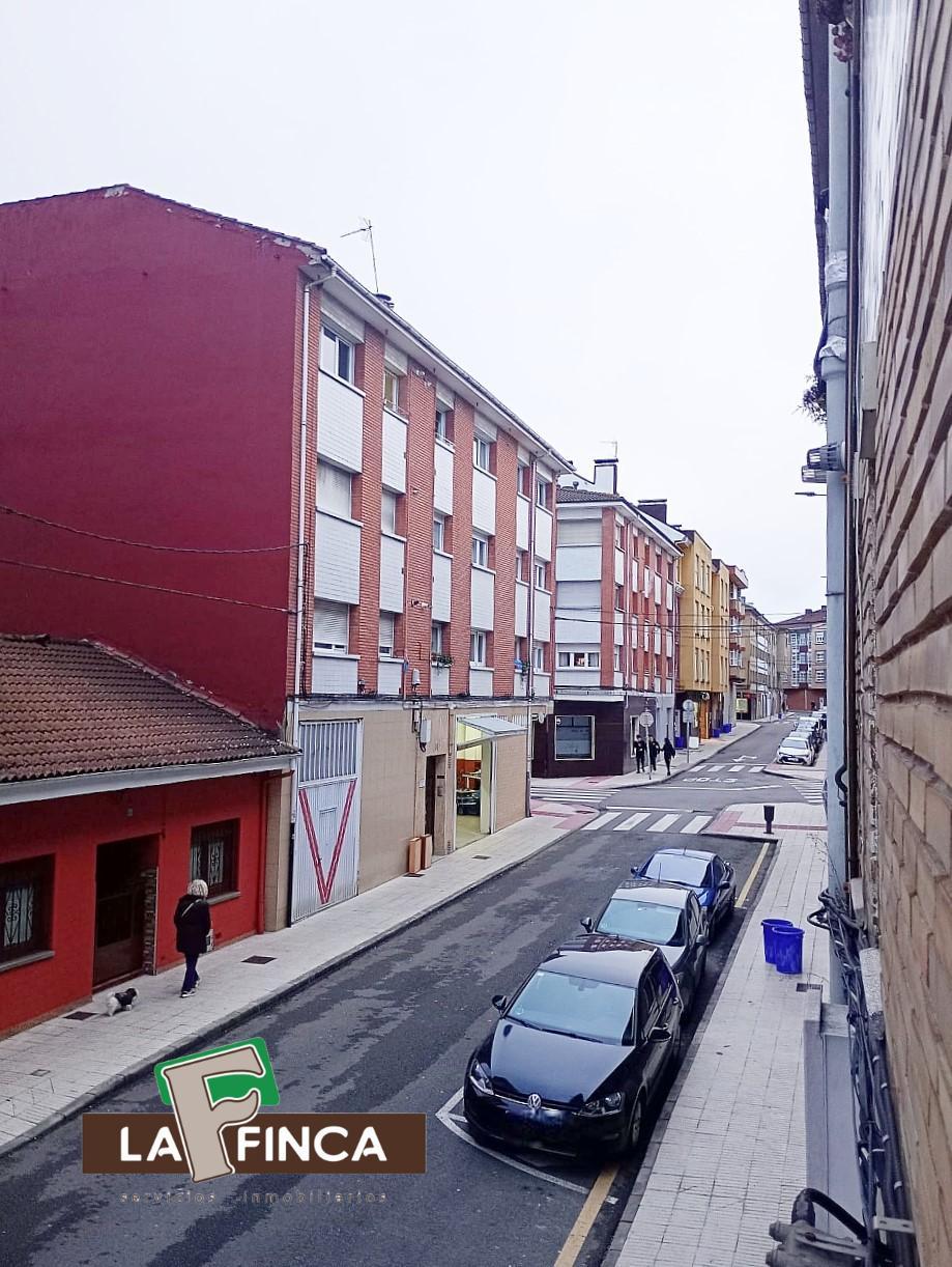 For sale of flat in Lugo de Llanera