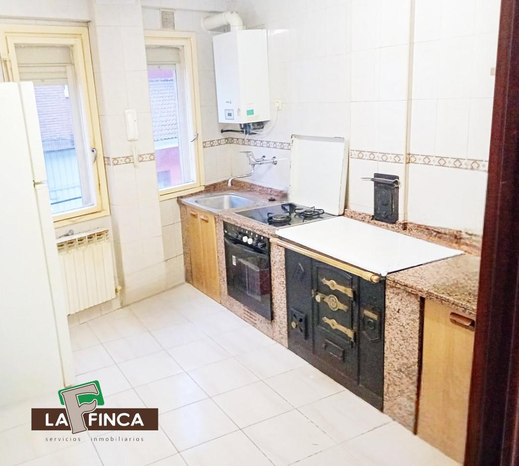 For sale of flat in Lugo de Llanera