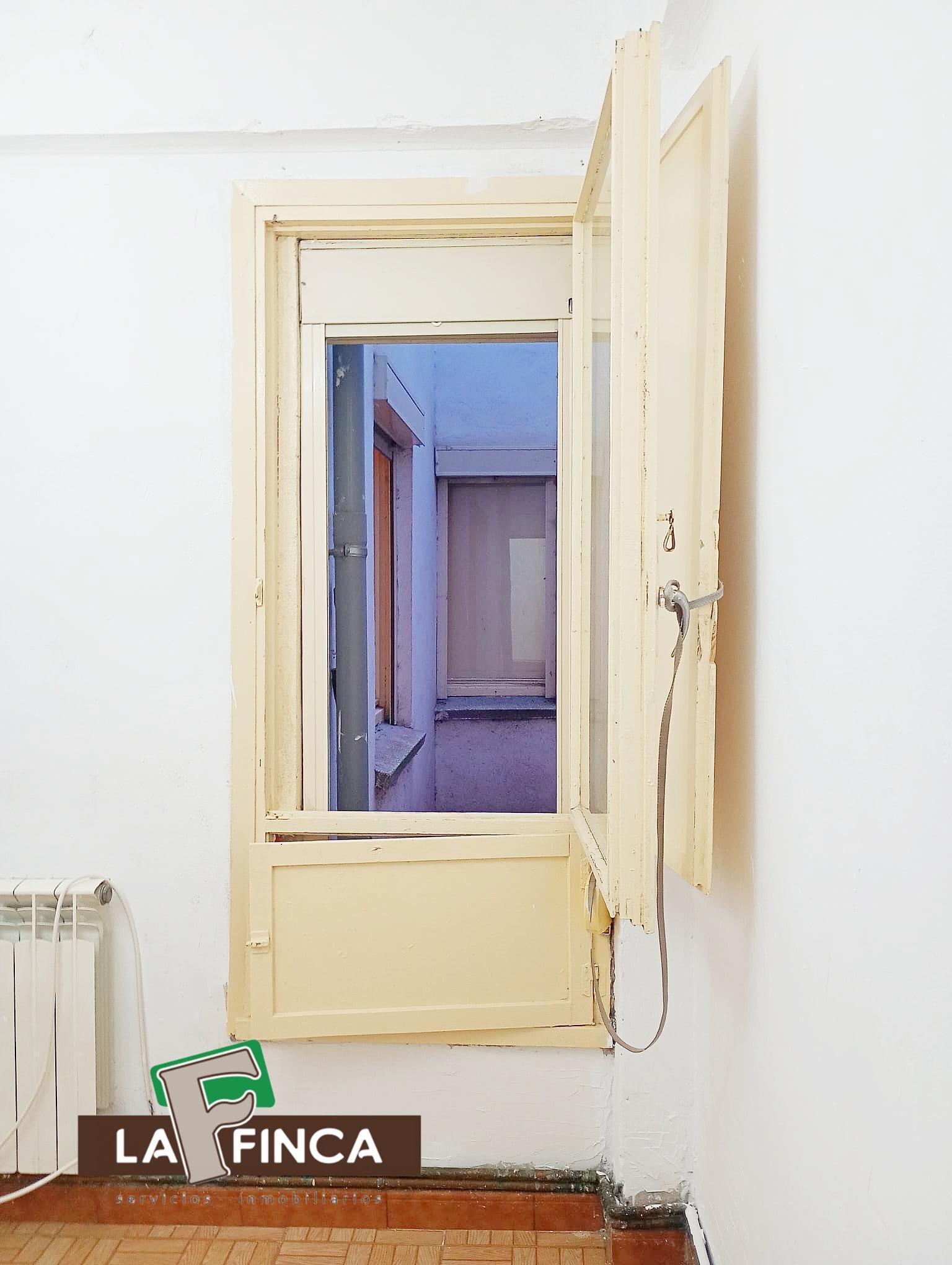 For sale of flat in Lugo de Llanera