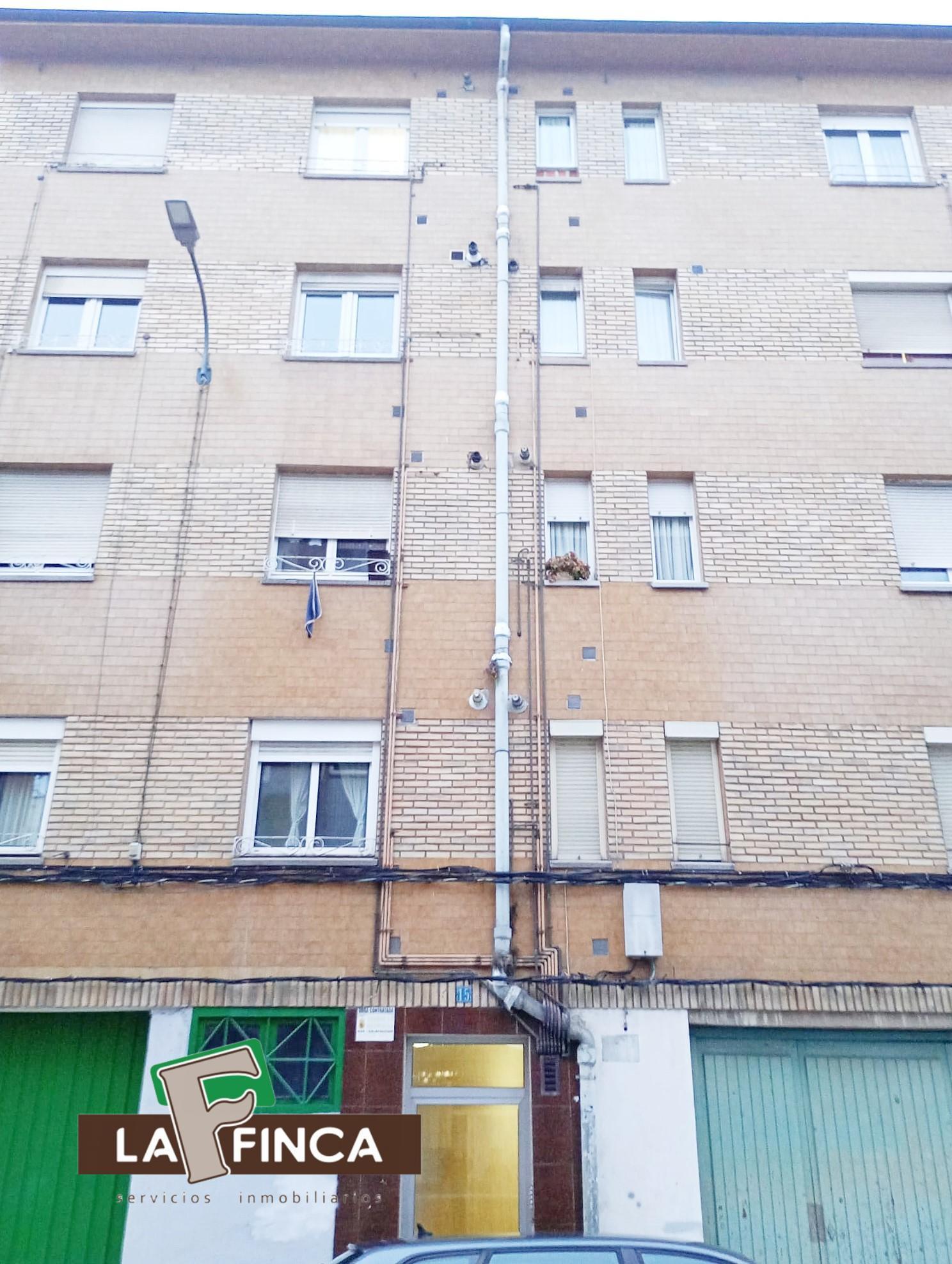 For sale of flat in Lugo de Llanera