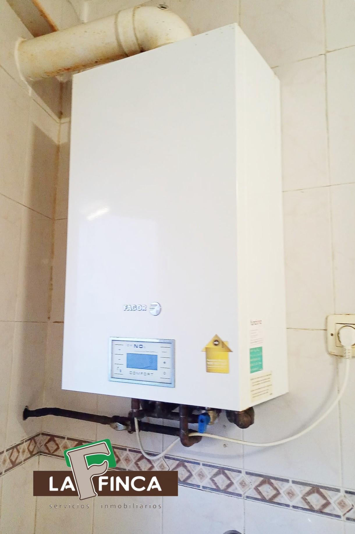 For sale of flat in Lugo de Llanera