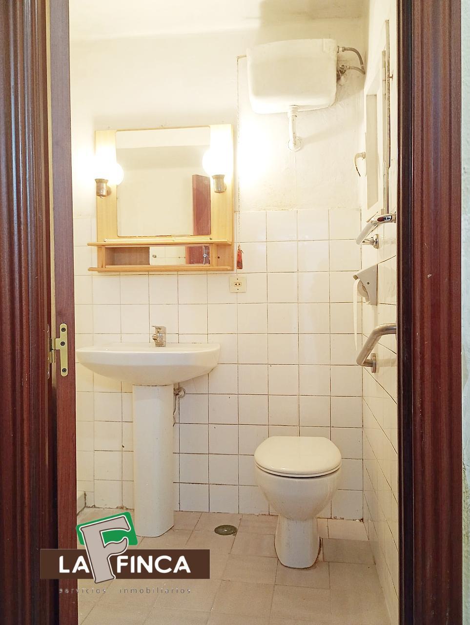 For sale of flat in Lugo de Llanera