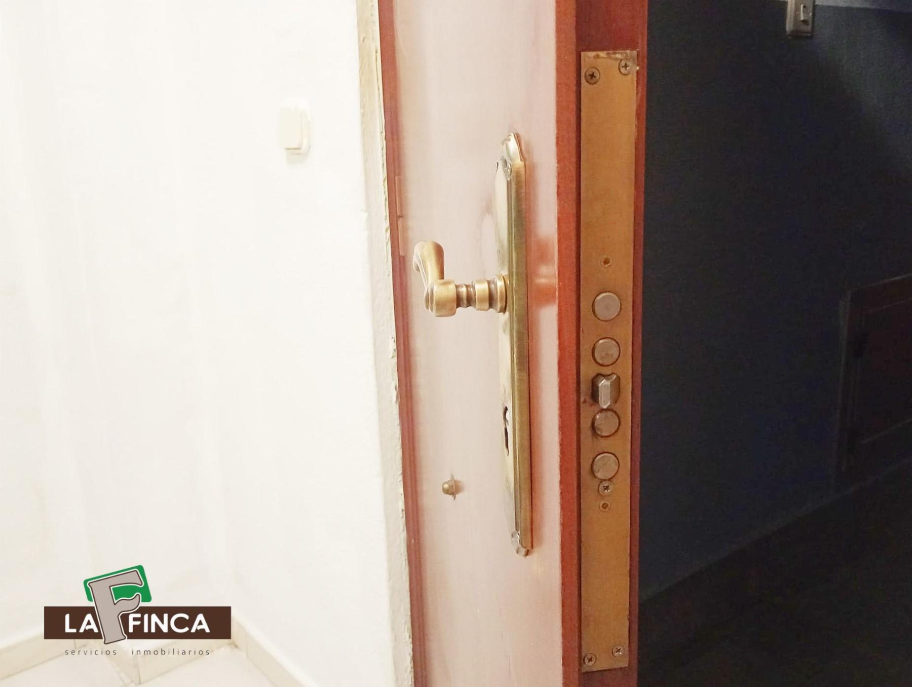 For sale of flat in Lugo de Llanera