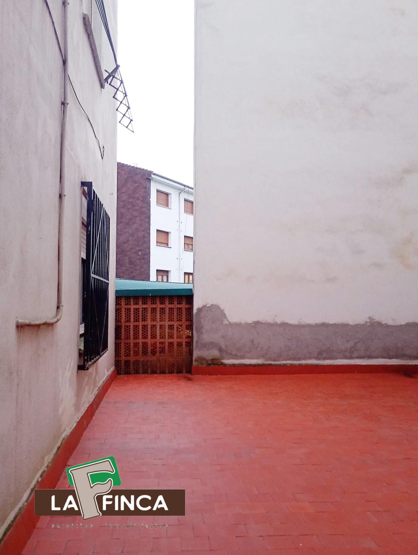For sale of flat in Lugo de Llanera