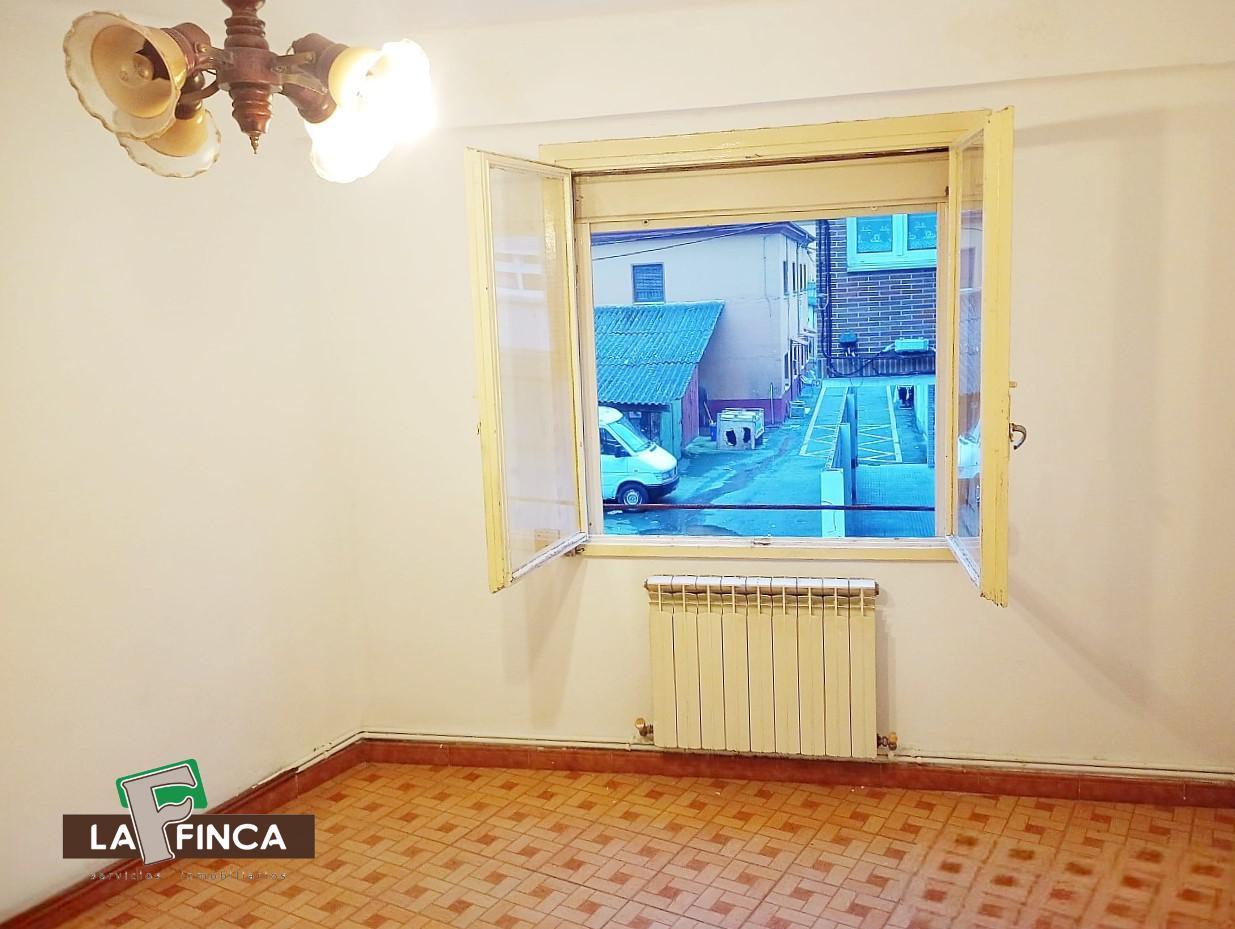 For sale of flat in Lugo de Llanera