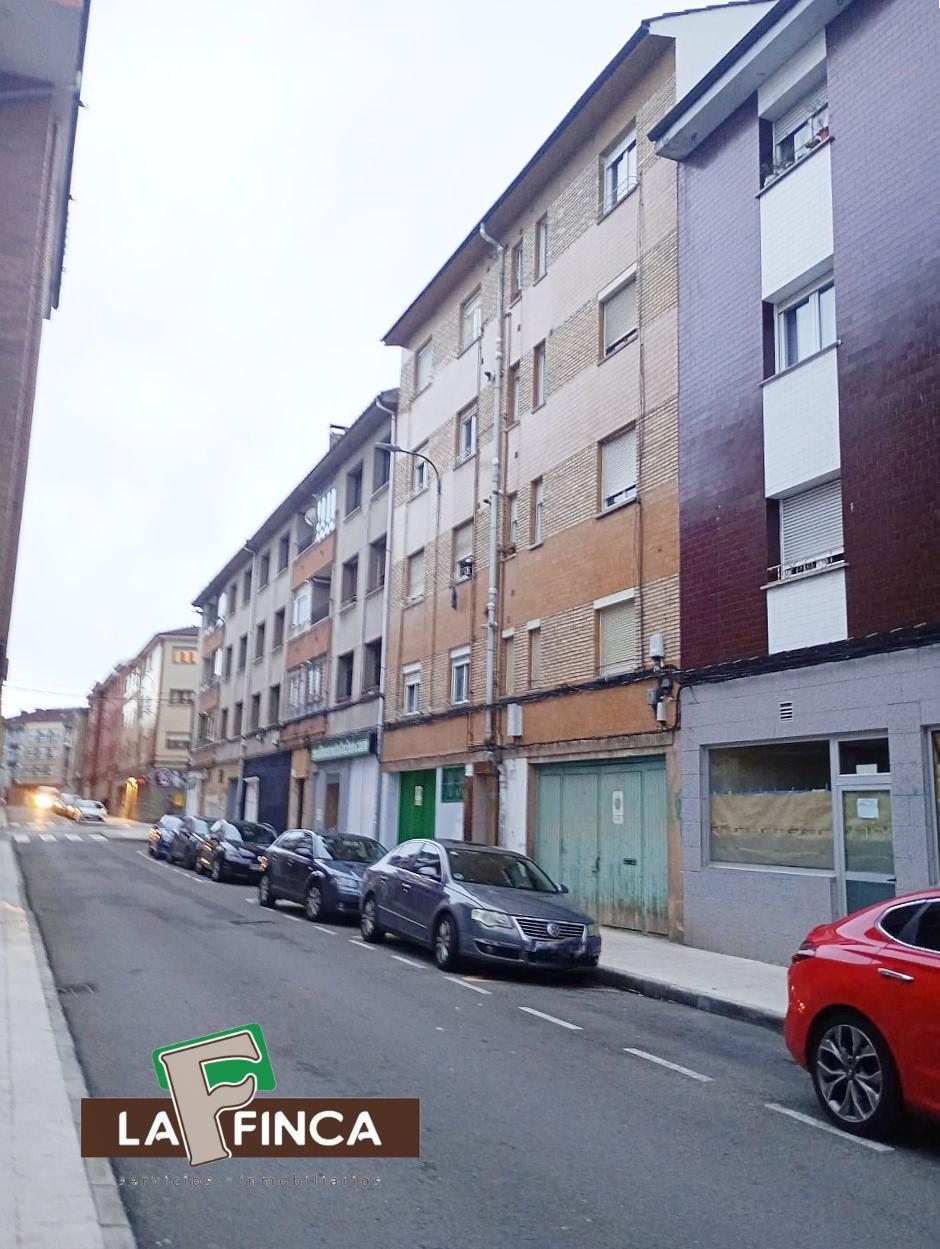 For sale of flat in Lugo de Llanera