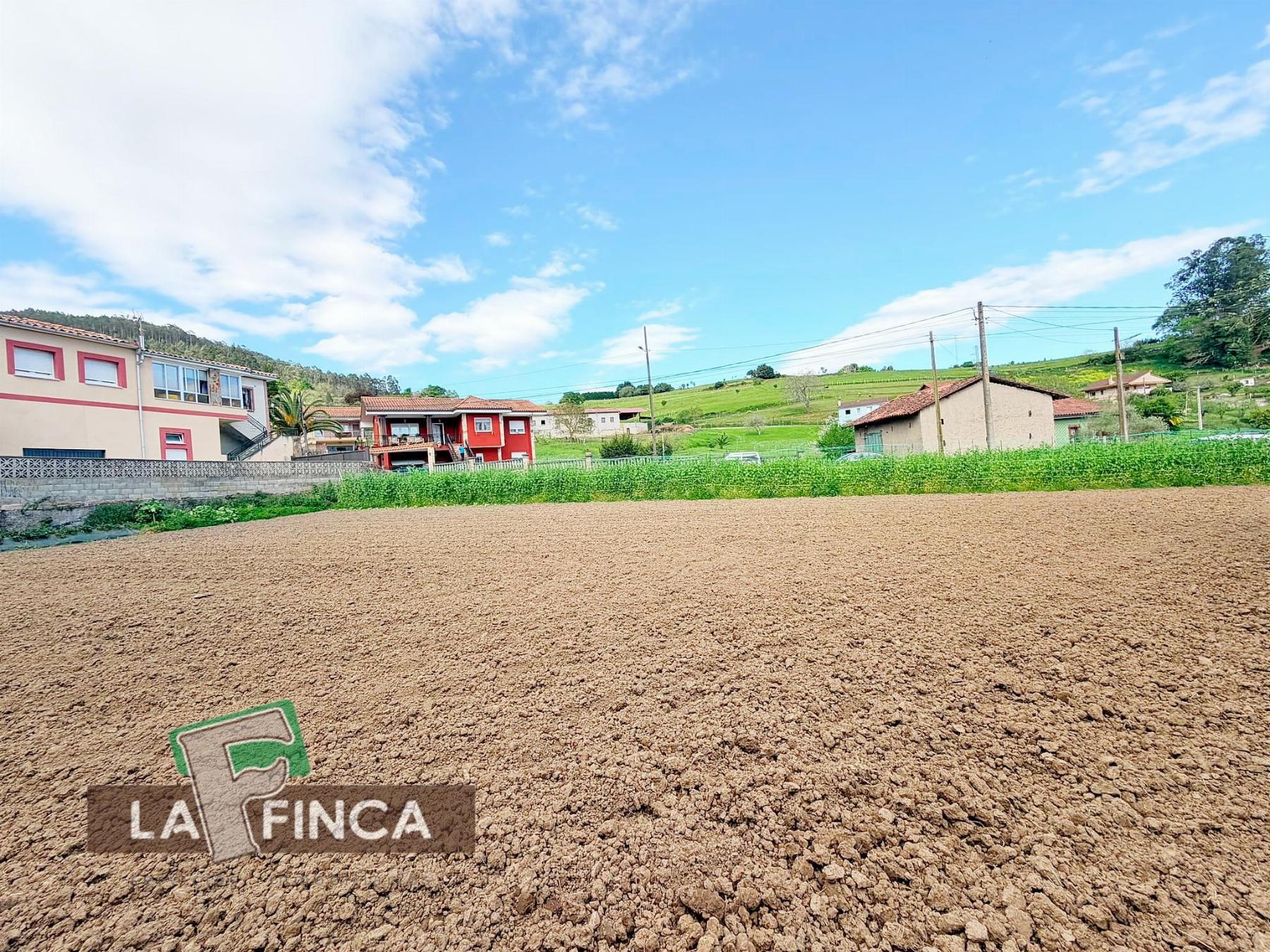 Venta de terreno en Pravia