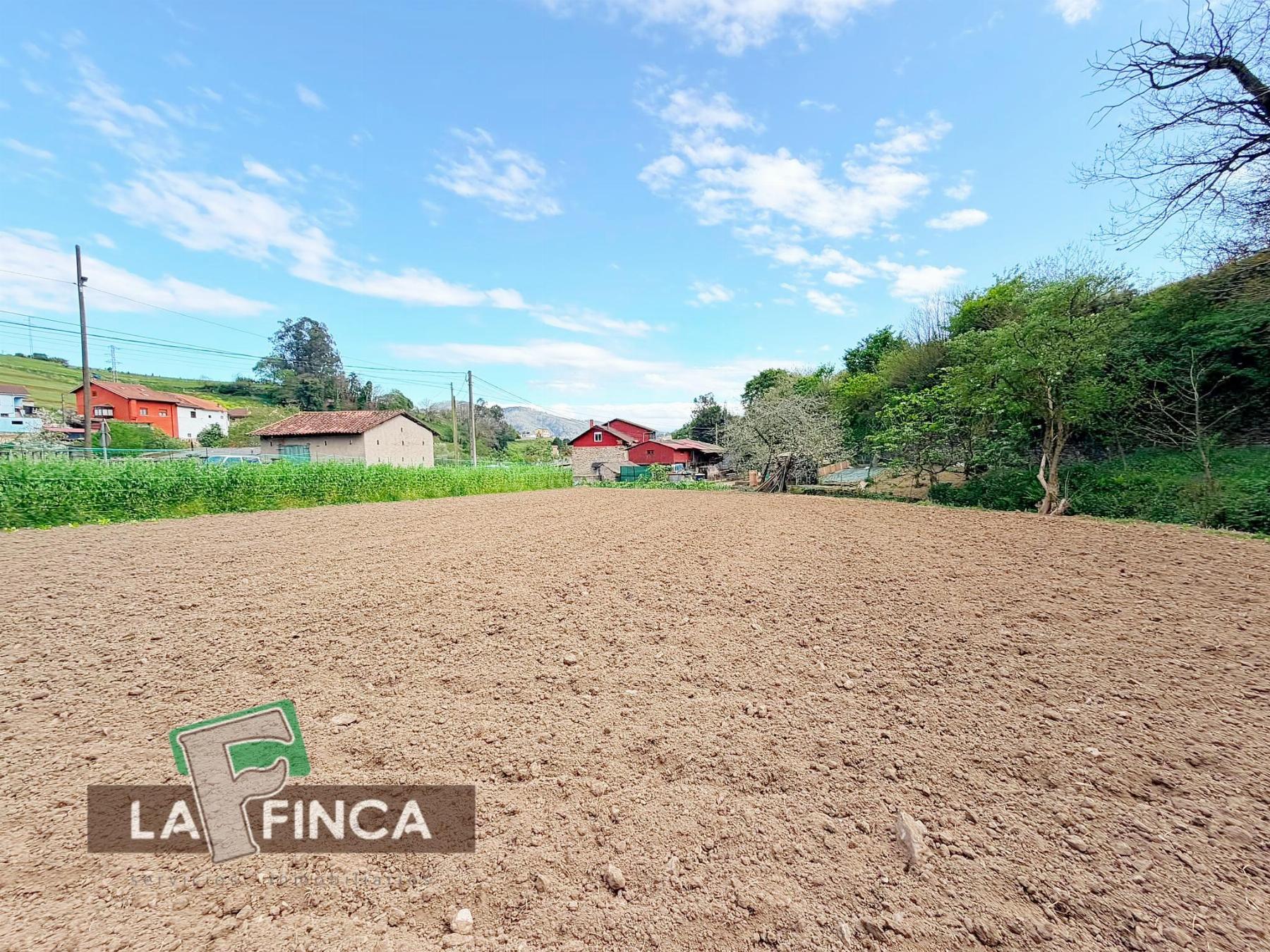 Venta de terreno en Pravia