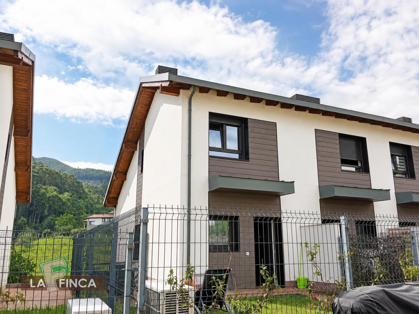 Venta de chalet en Caravia