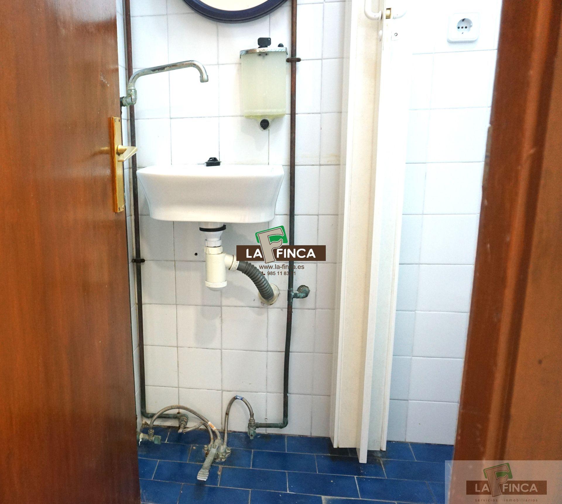 For rent of commercial in Oviedo
