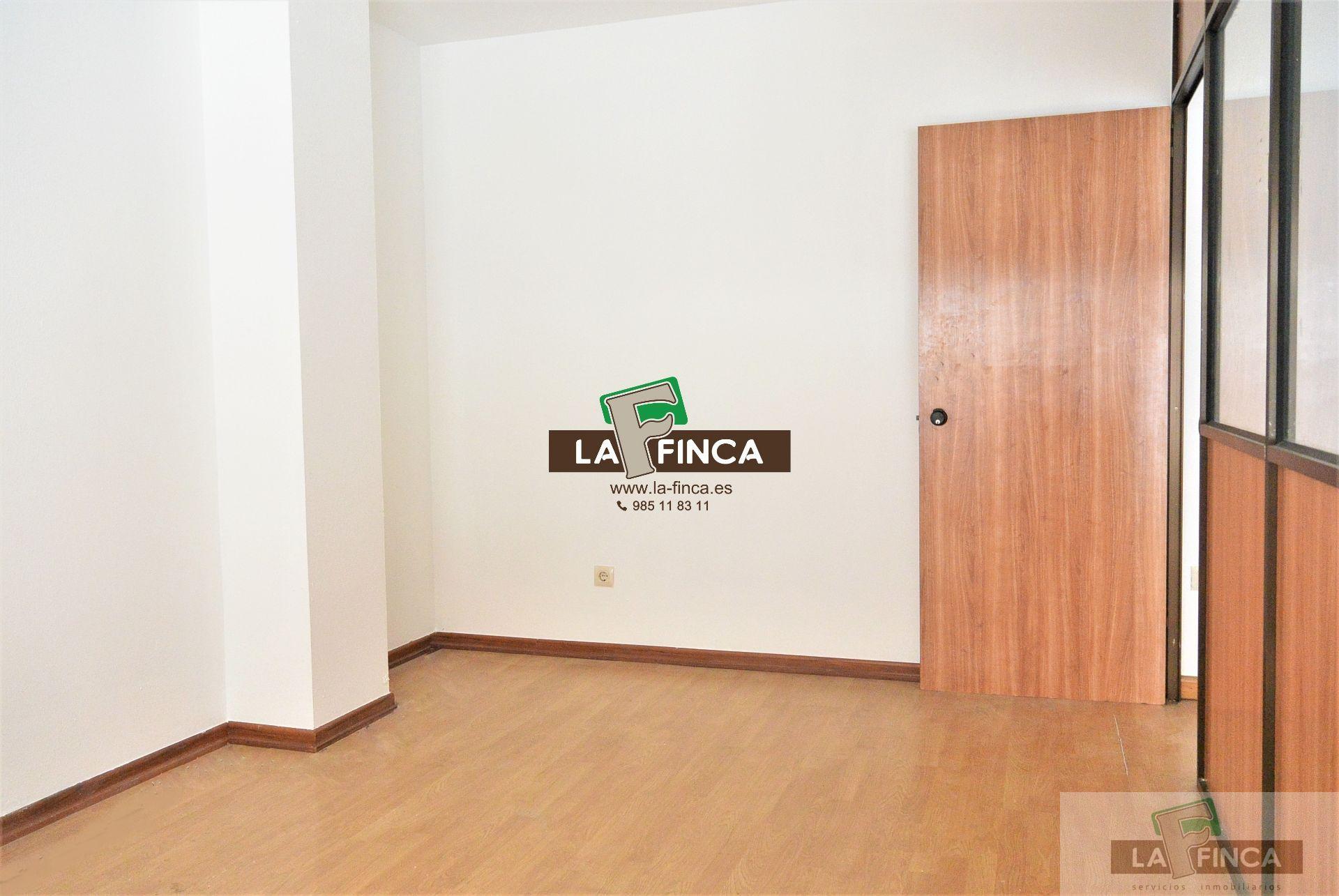 For sale of commercial in Oviedo
