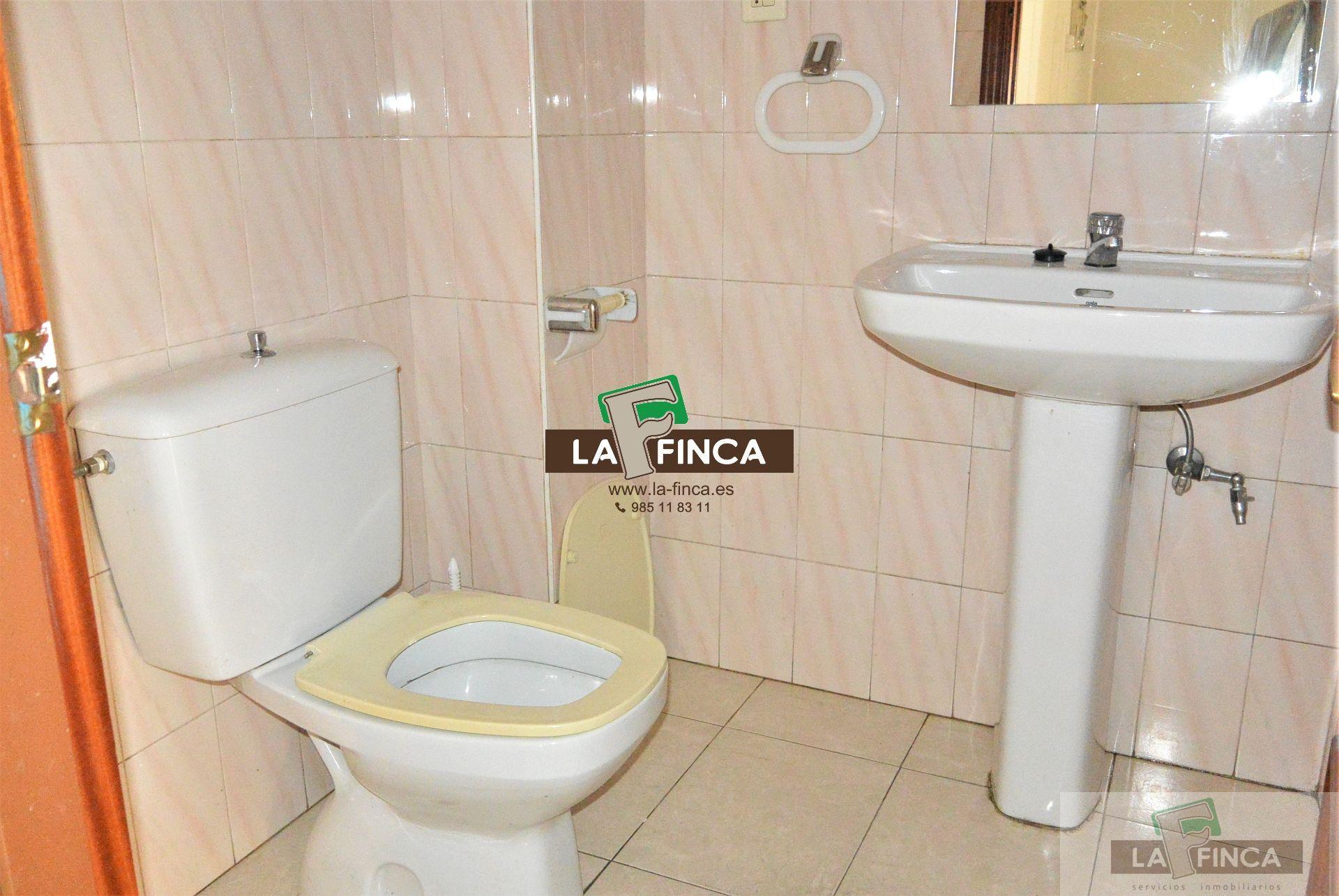 For sale of commercial in Oviedo