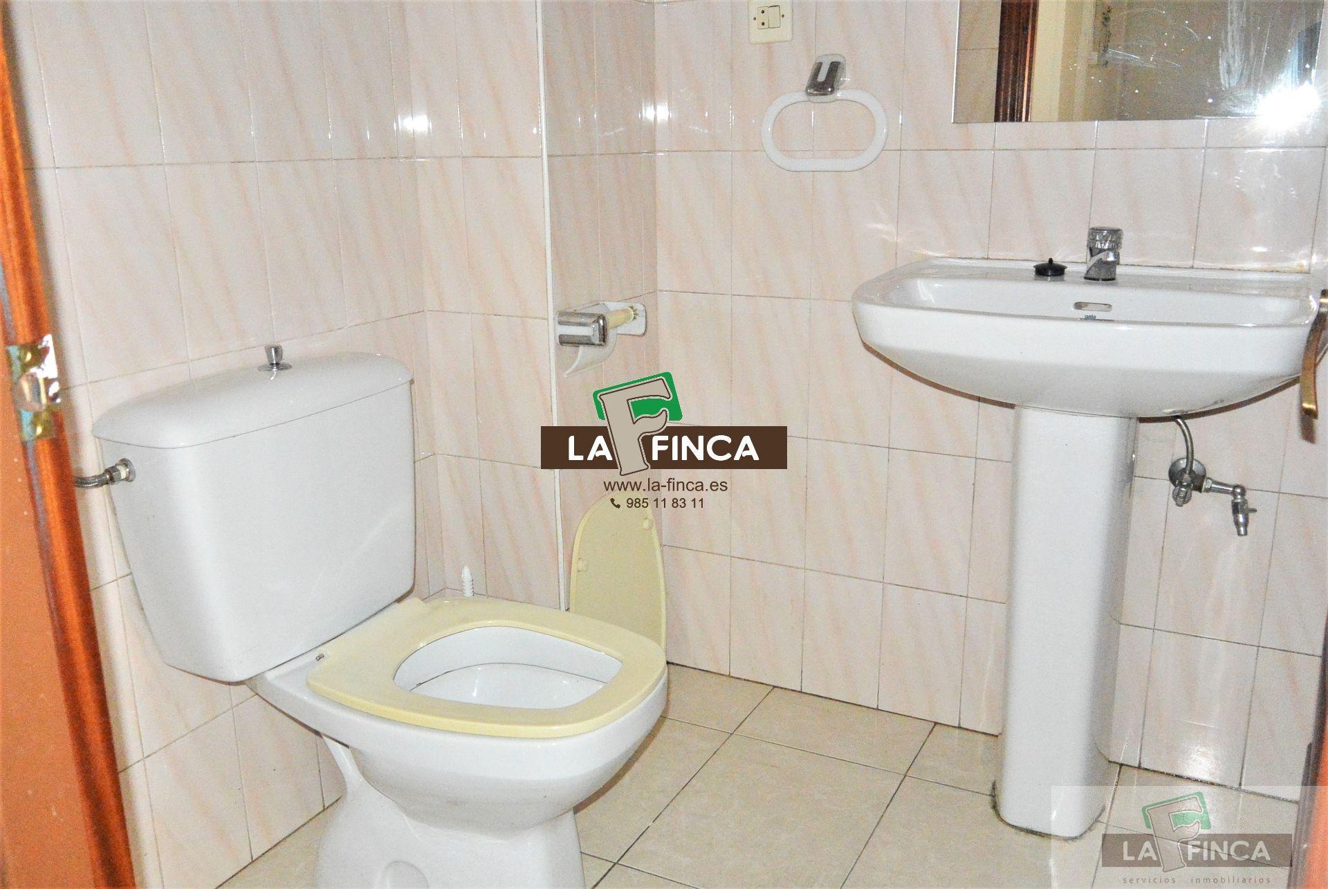 For sale of commercial in Oviedo