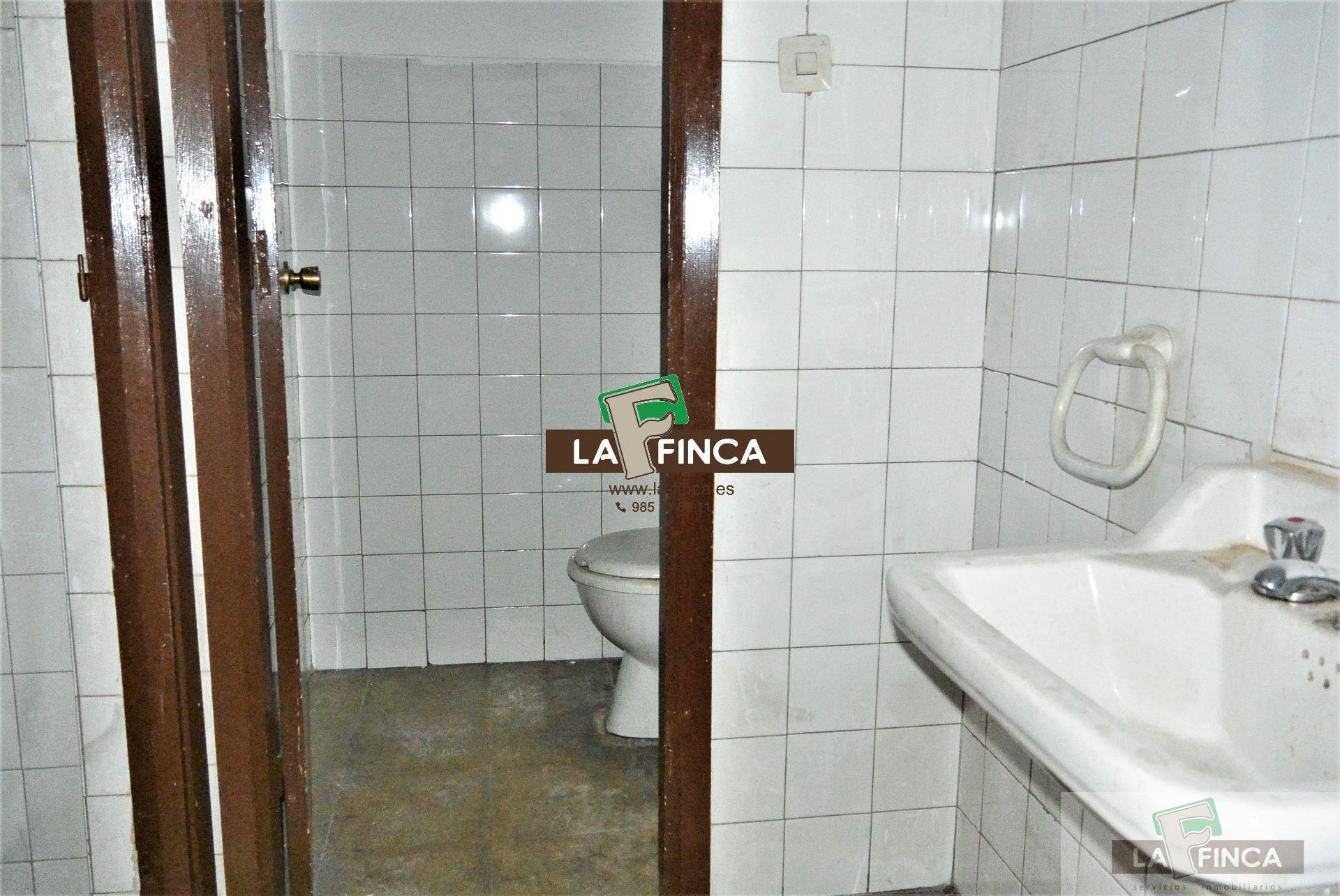 For sale of commercial in Oviedo