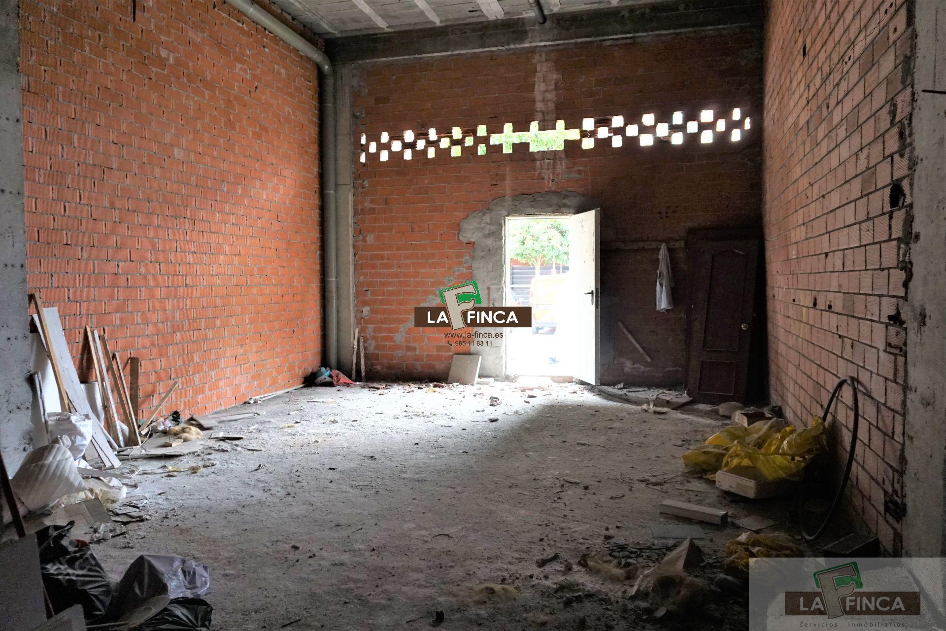For sale of commercial in Oviedo