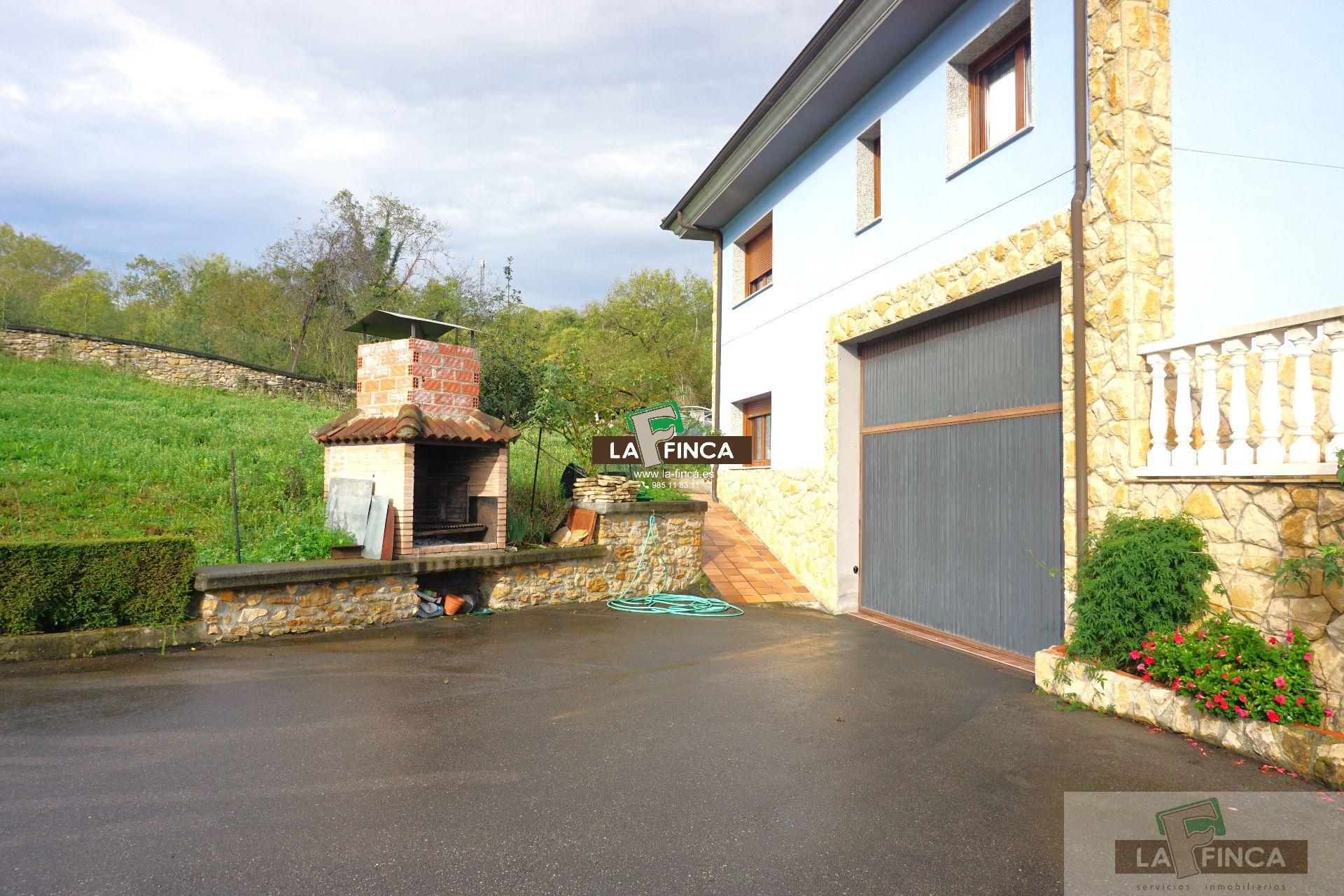 For sale of villa in Oviedo
