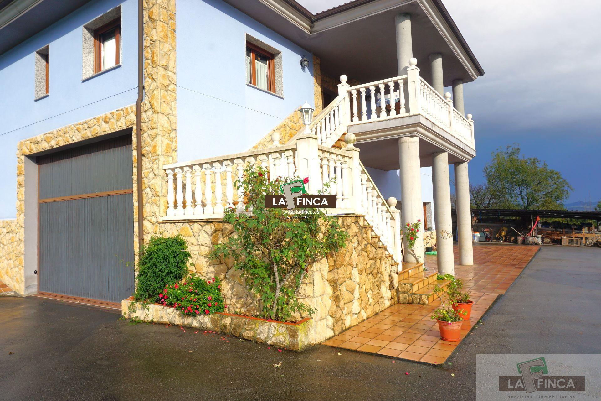 For sale of villa in Oviedo