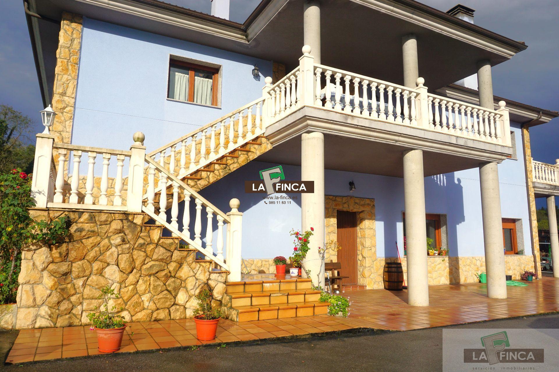 For sale of villa in Oviedo