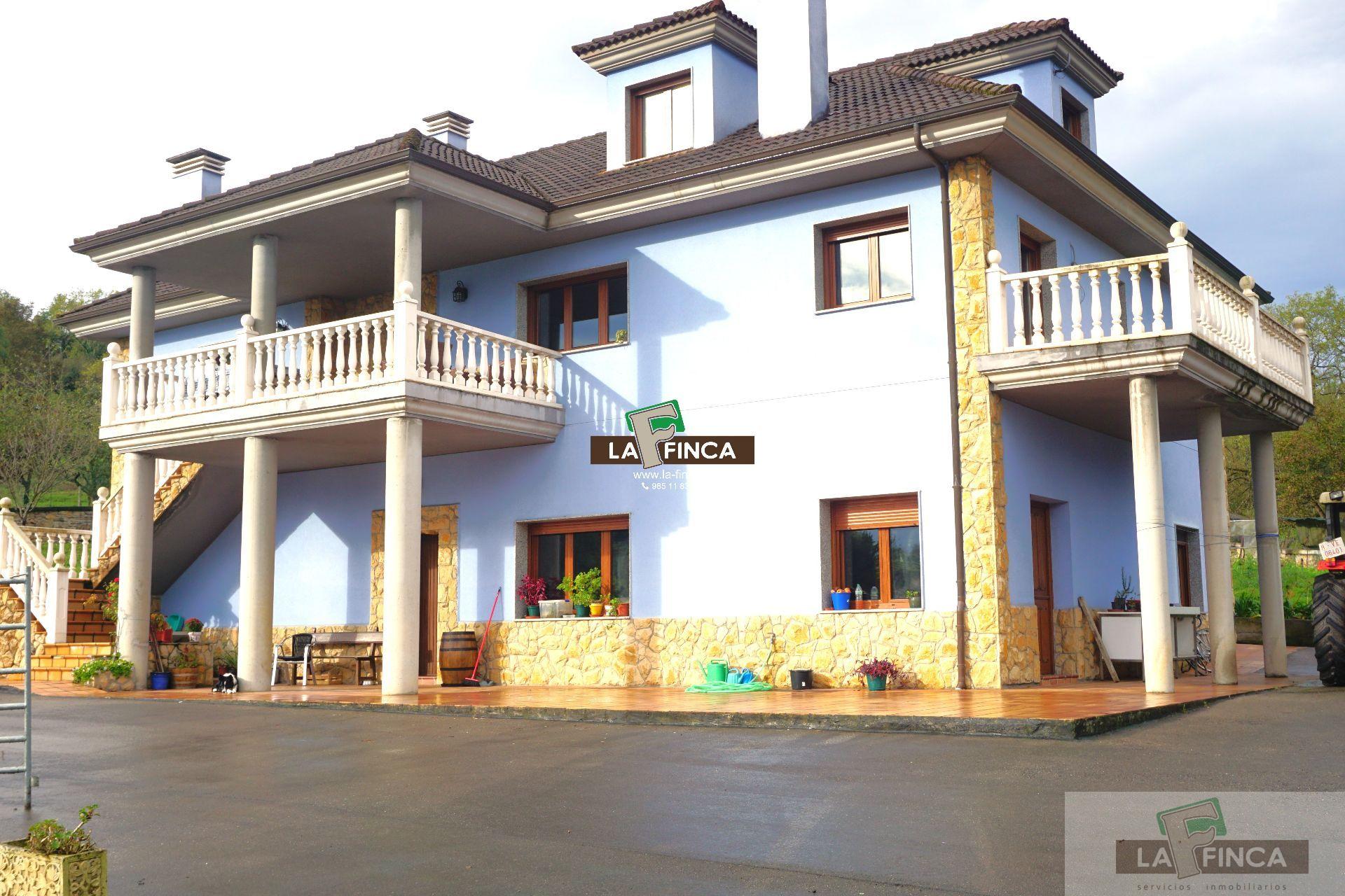 For sale of villa in Oviedo