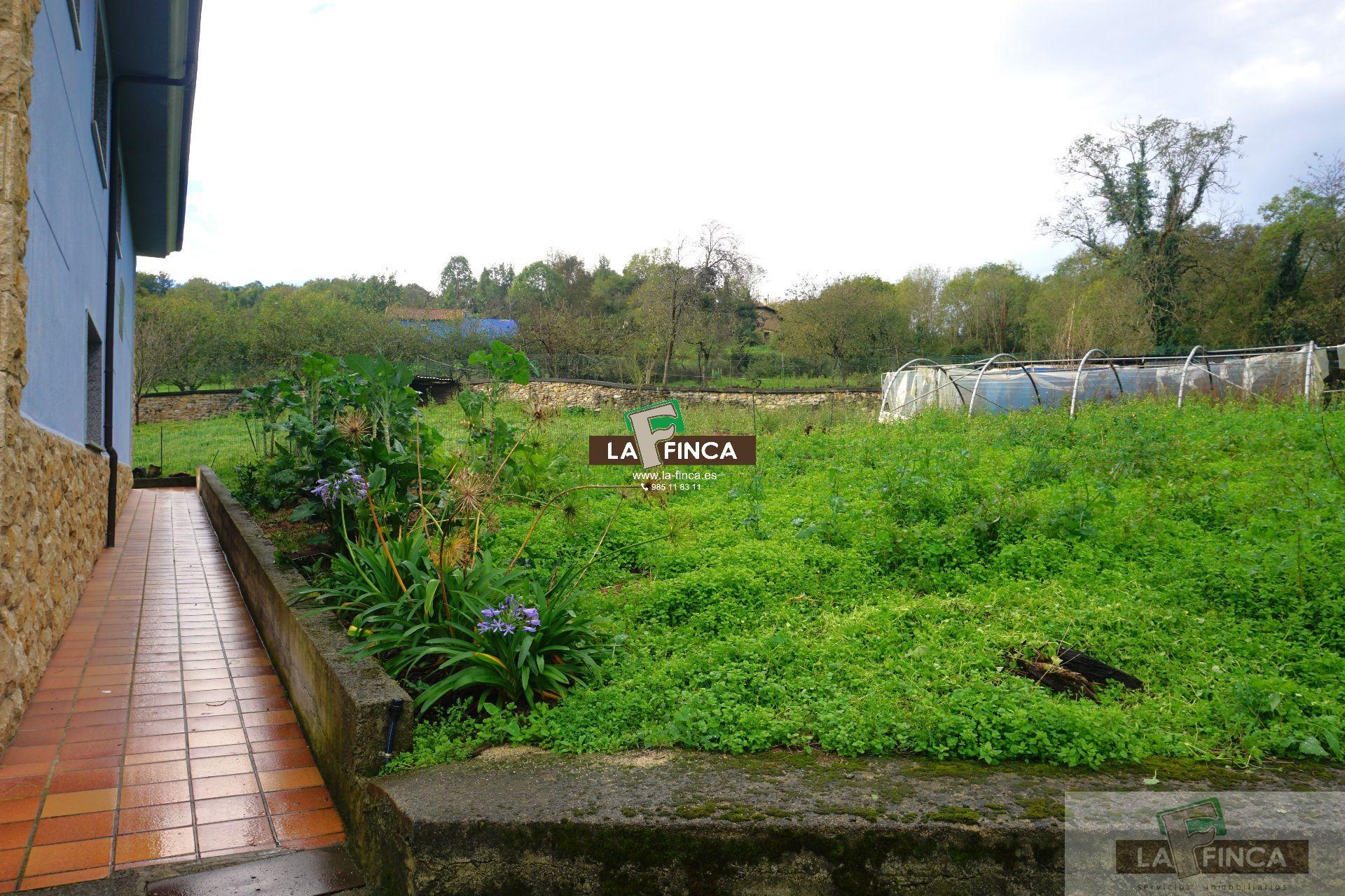 For sale of villa in Oviedo