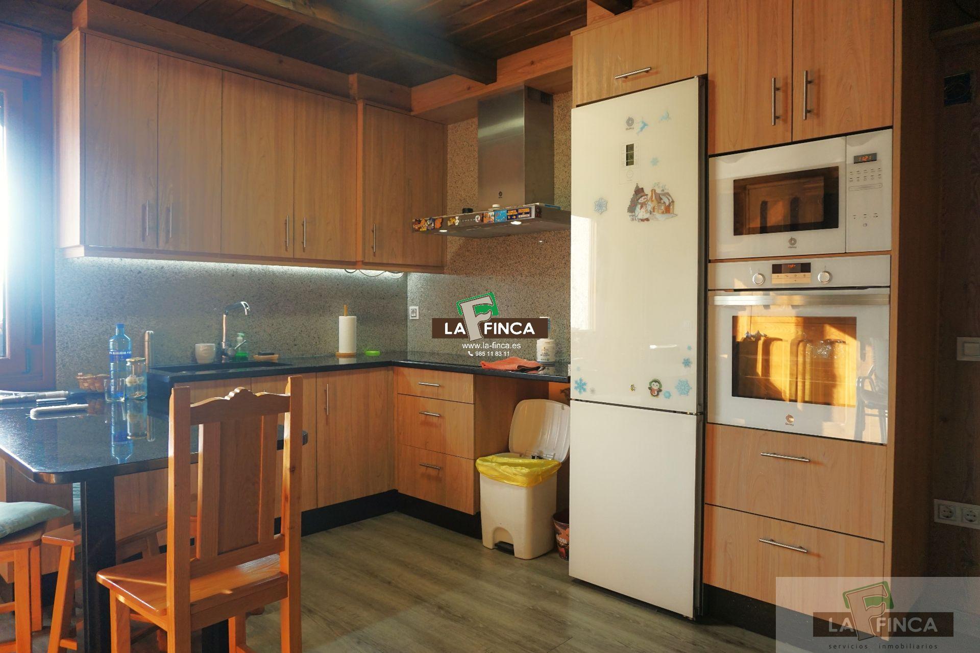 For sale of villa in Oviedo