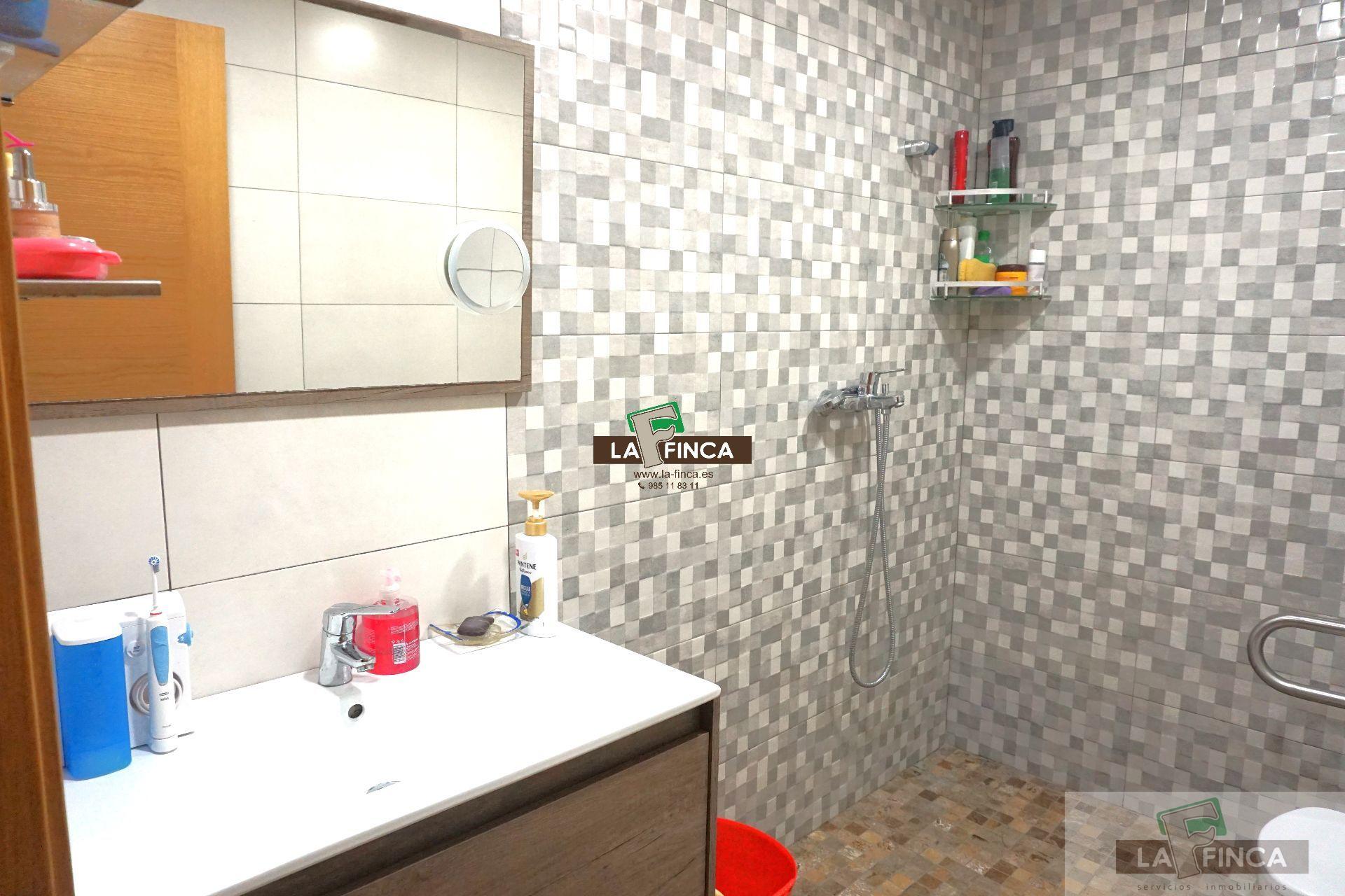 For sale of villa in Oviedo