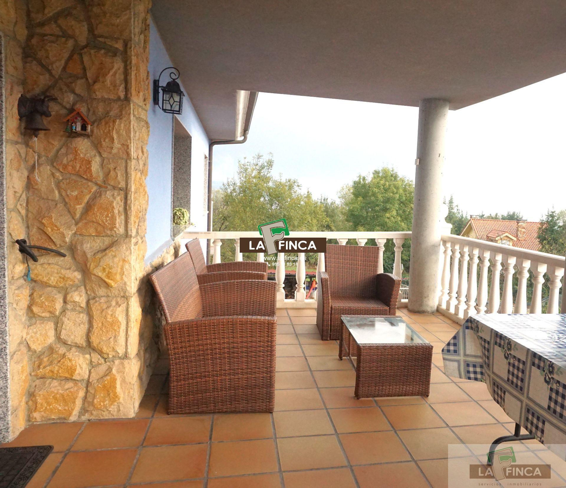 For sale of villa in Oviedo