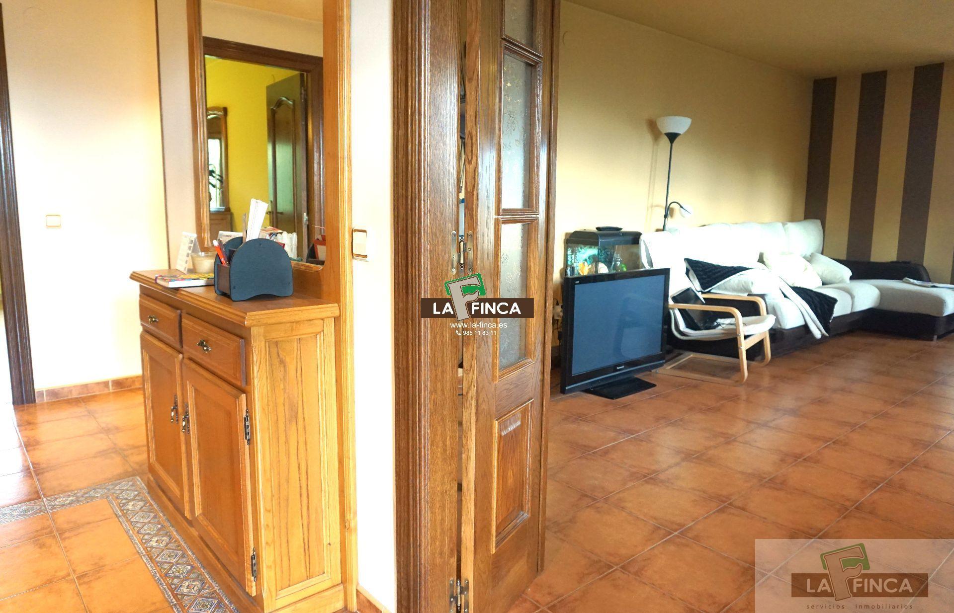 For sale of villa in Oviedo