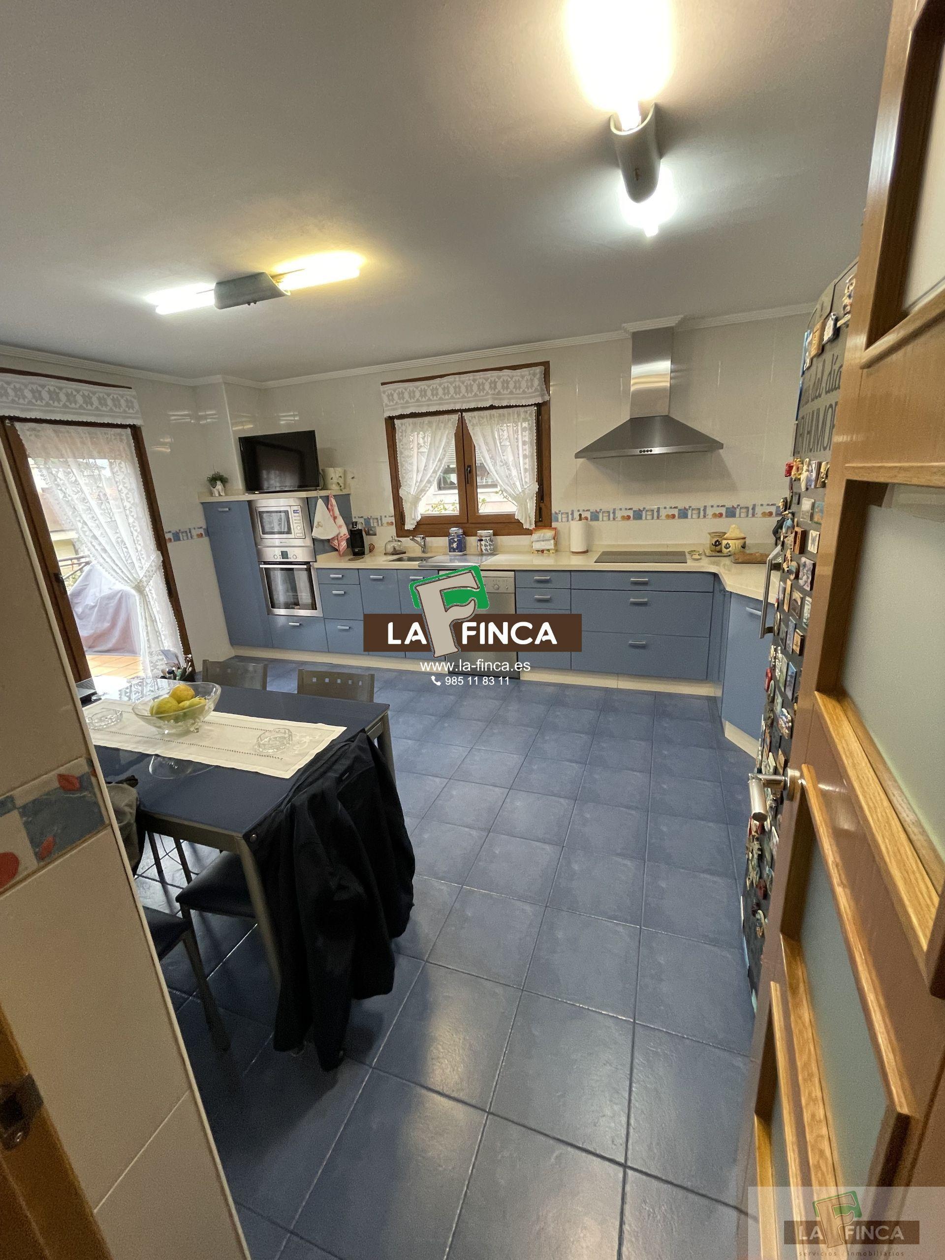 For sale of villa in Candás