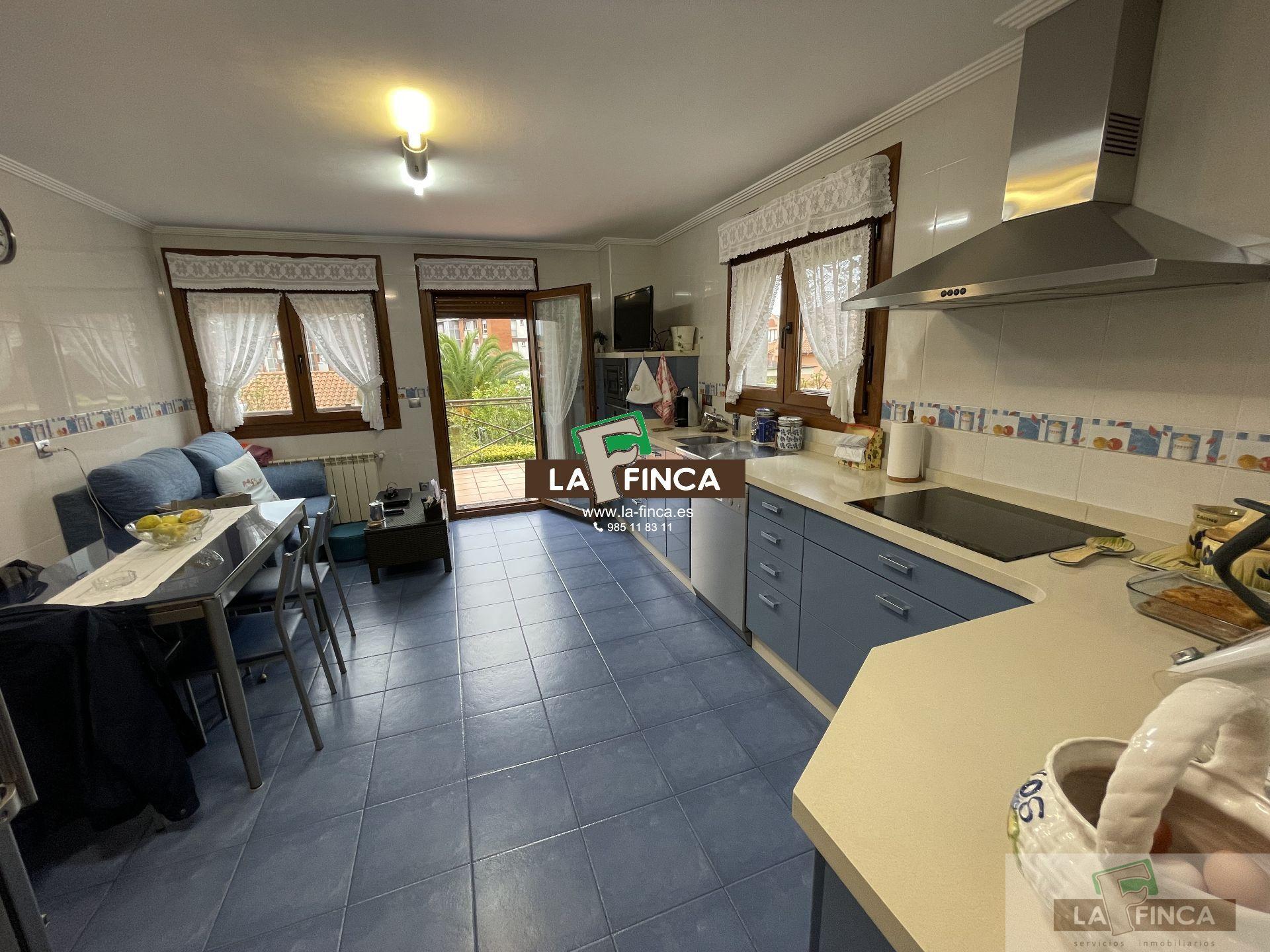 For sale of villa in Candás