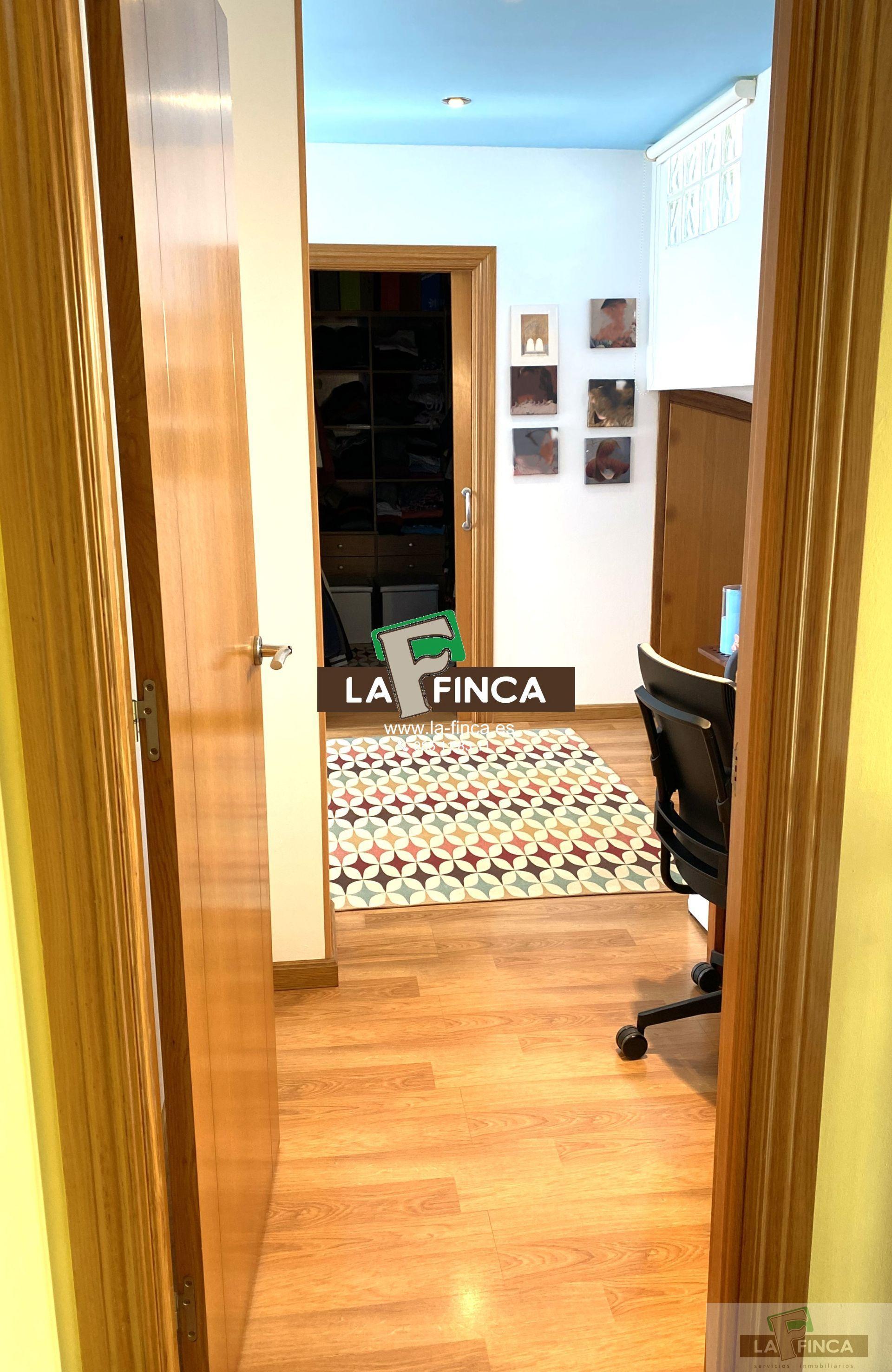 For sale of villa in Candás