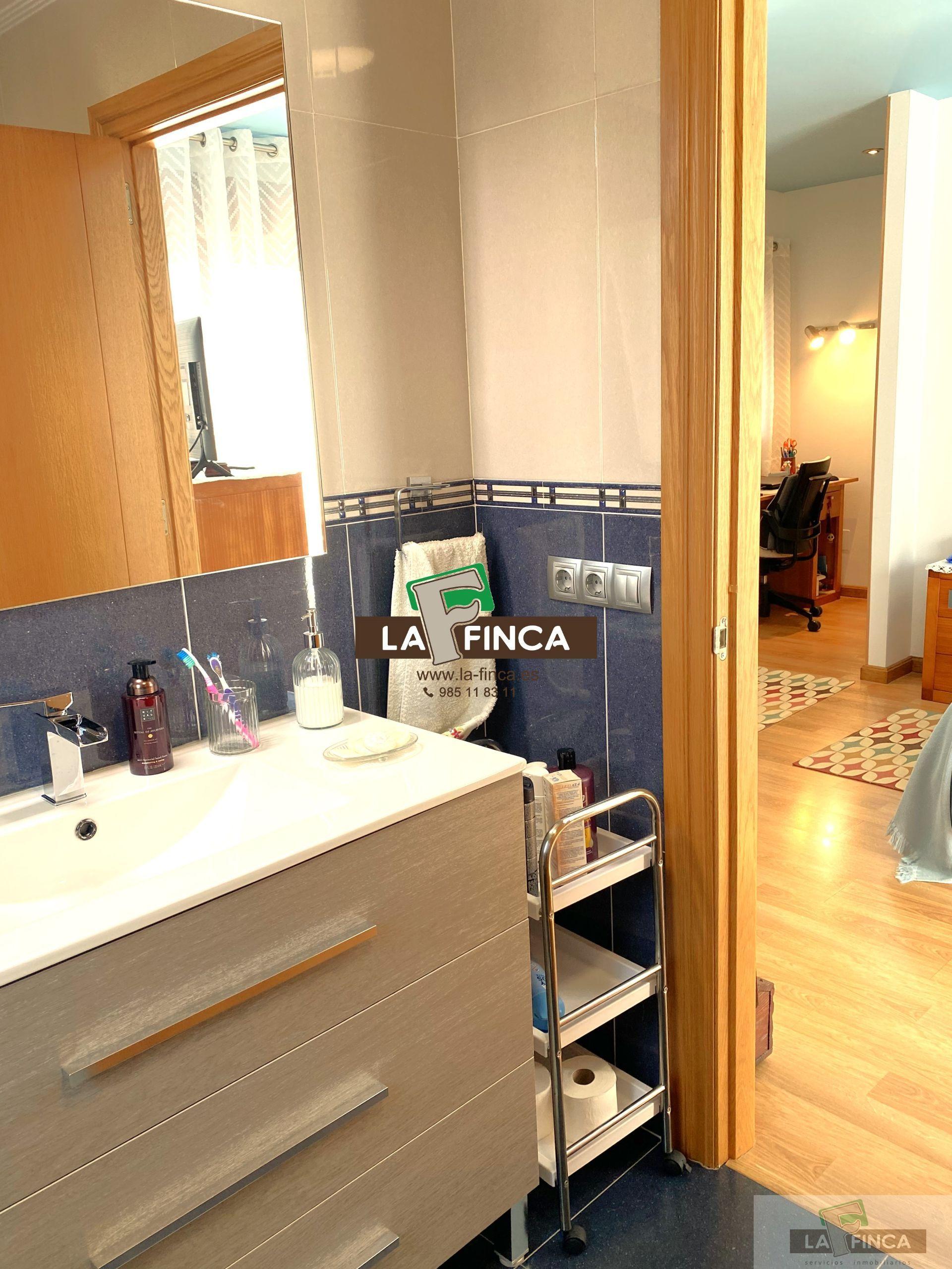 For sale of villa in Candás