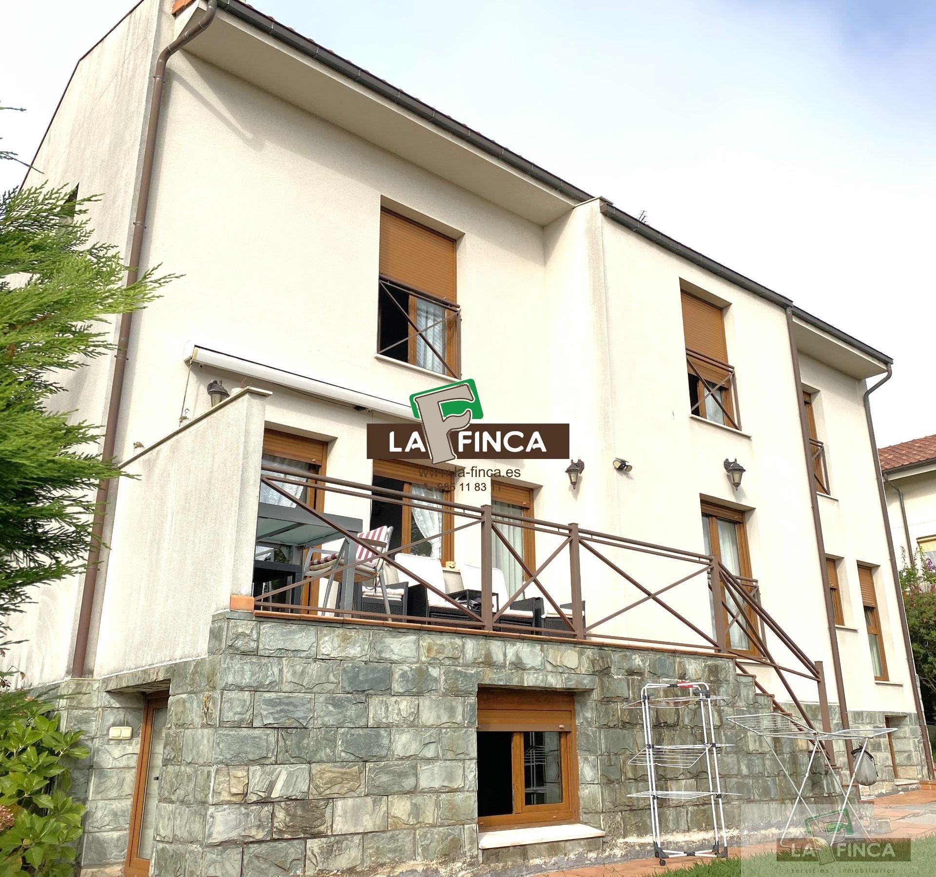 For sale of villa in Candás