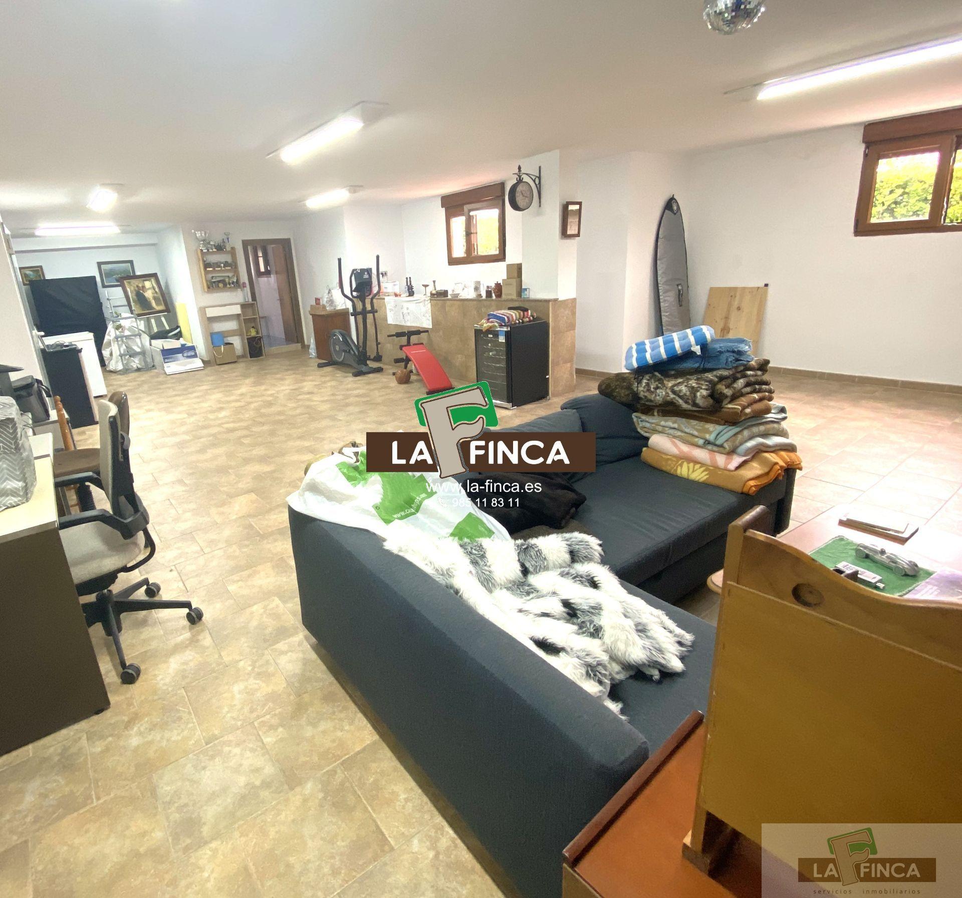 For sale of villa in Candás