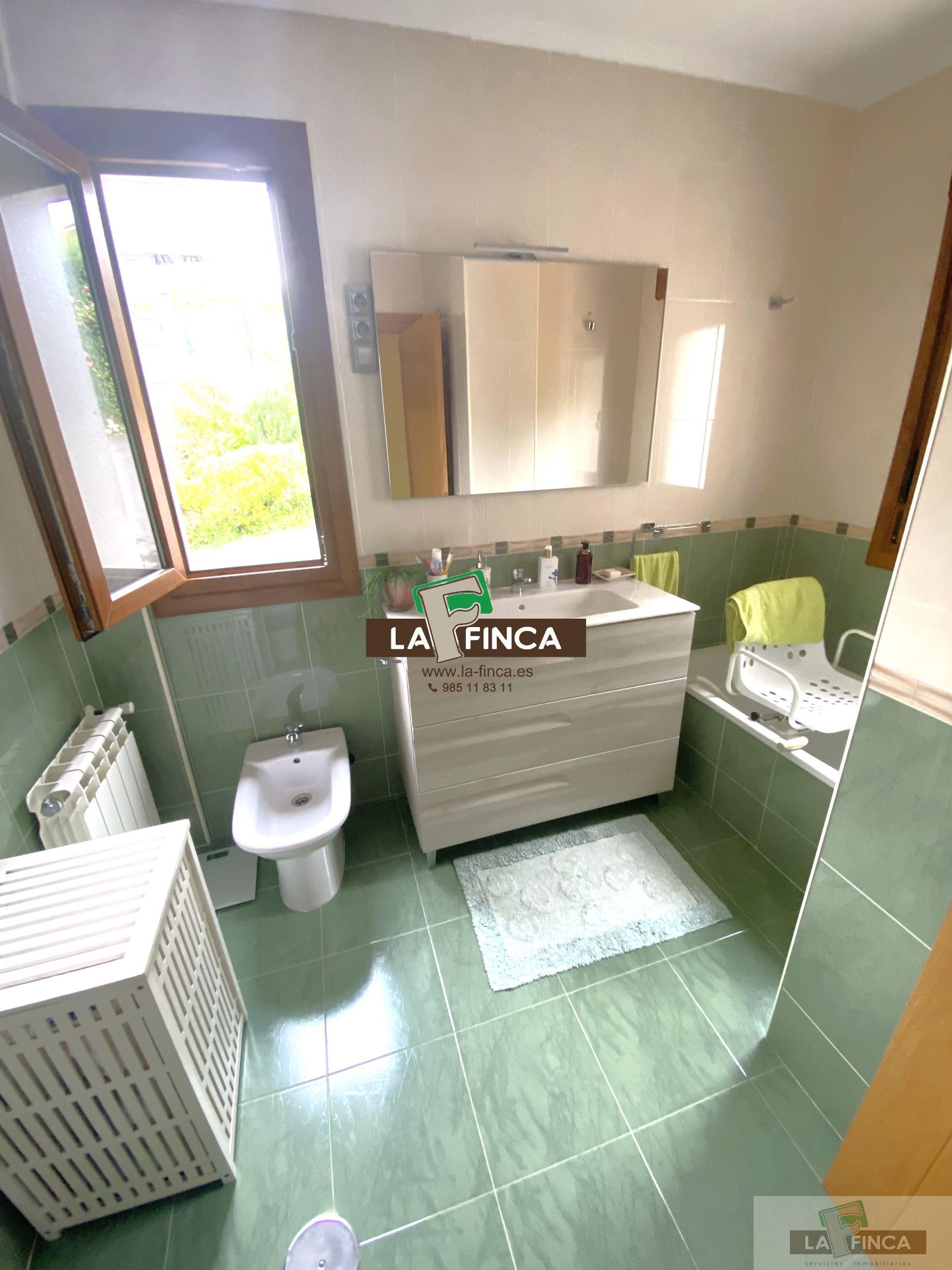 For sale of villa in Candás