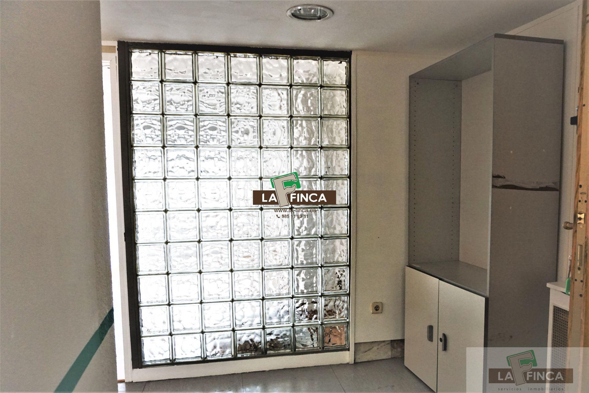 For rent of commercial in Oviedo