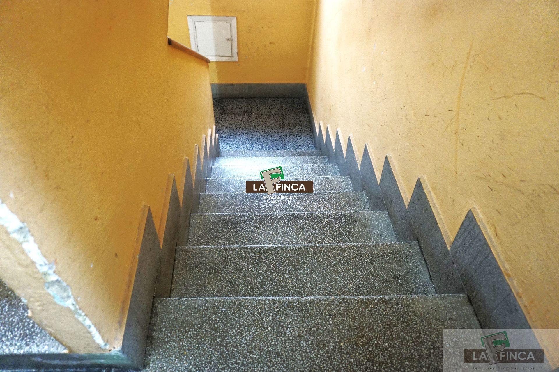 For sale of flat in Lugo de Llanera
