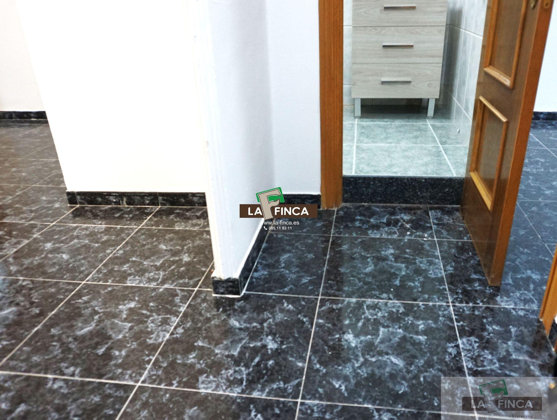 For sale of flat in Lugo de Llanera