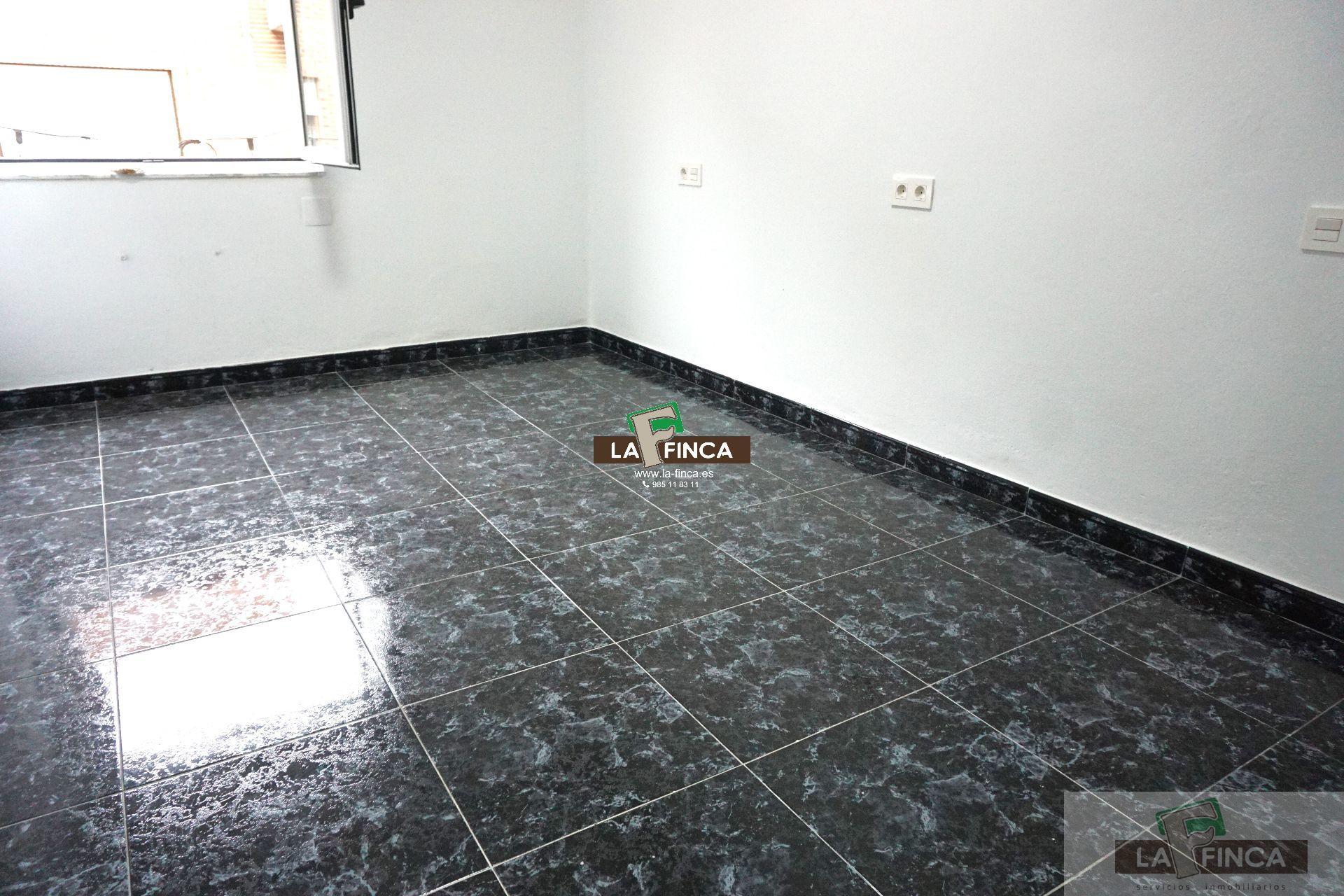 For sale of flat in Lugo de Llanera