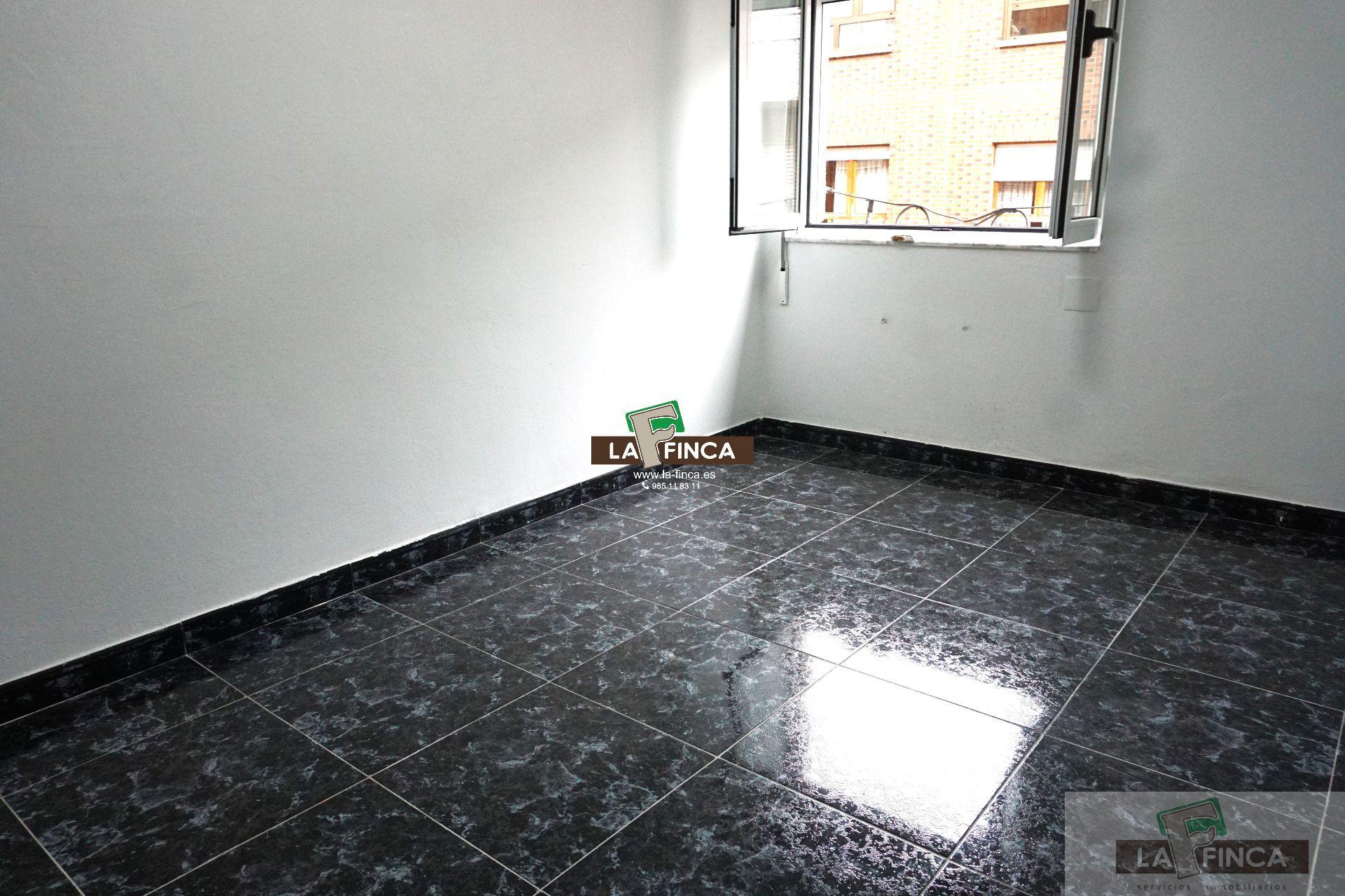 For sale of flat in Lugo de Llanera
