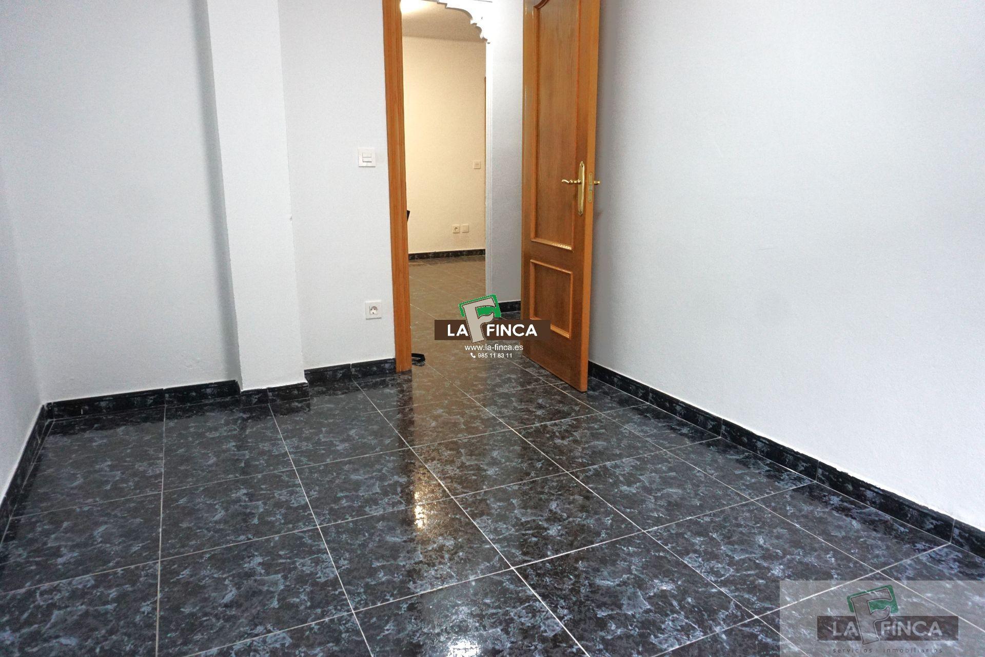 For sale of flat in Lugo de Llanera