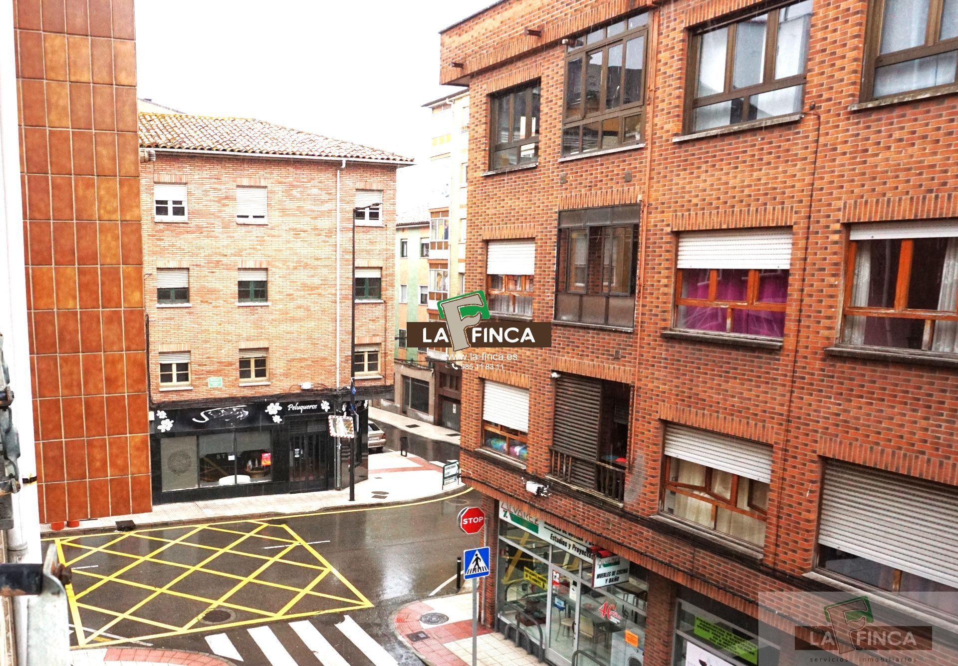 For sale of flat in Lugo de Llanera