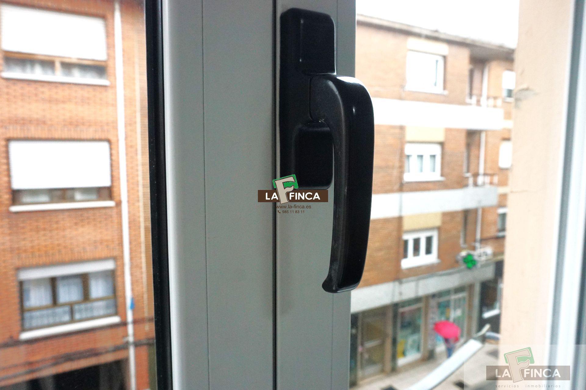 For sale of flat in Lugo de Llanera