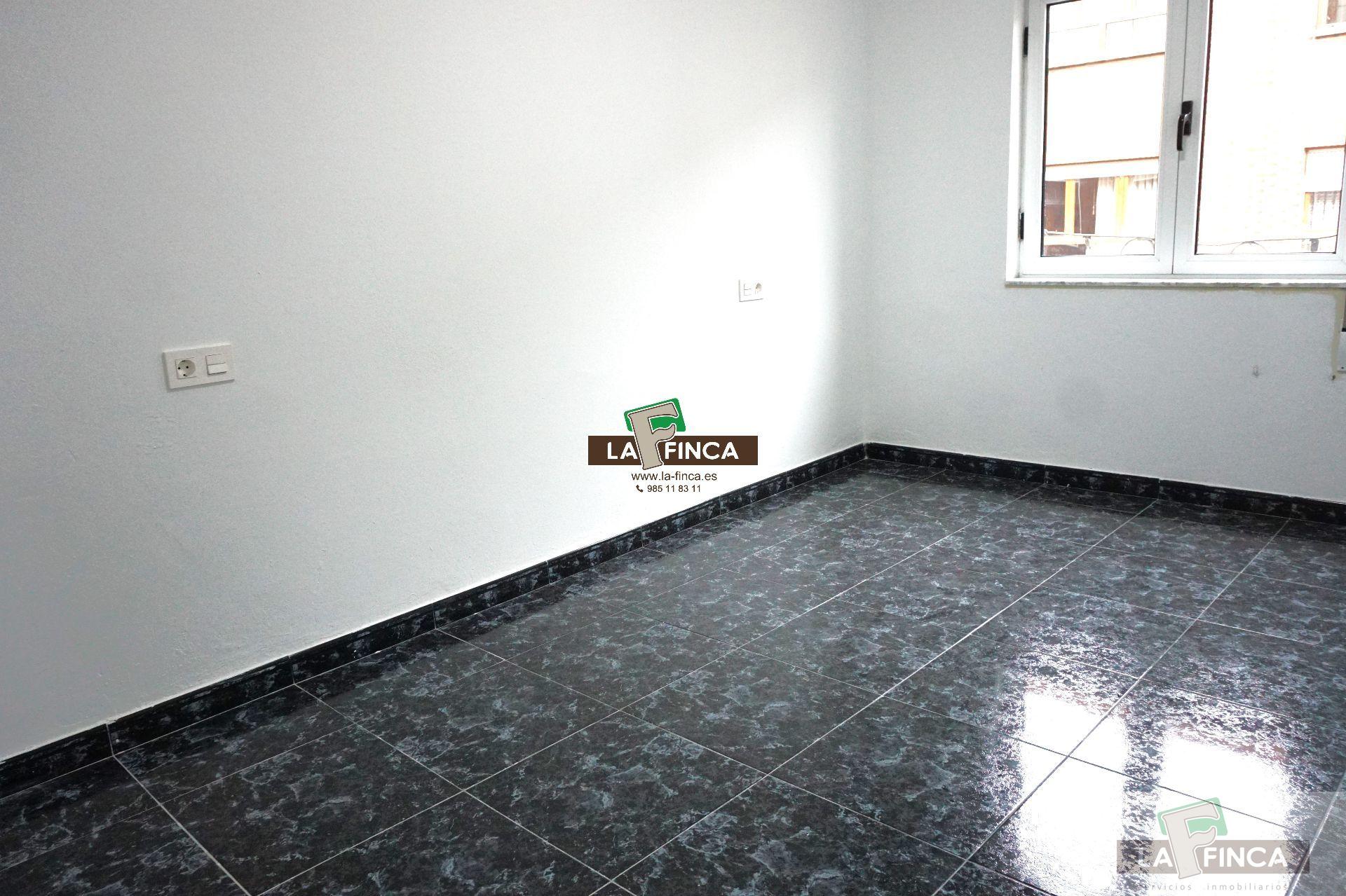 For sale of flat in Lugo de Llanera