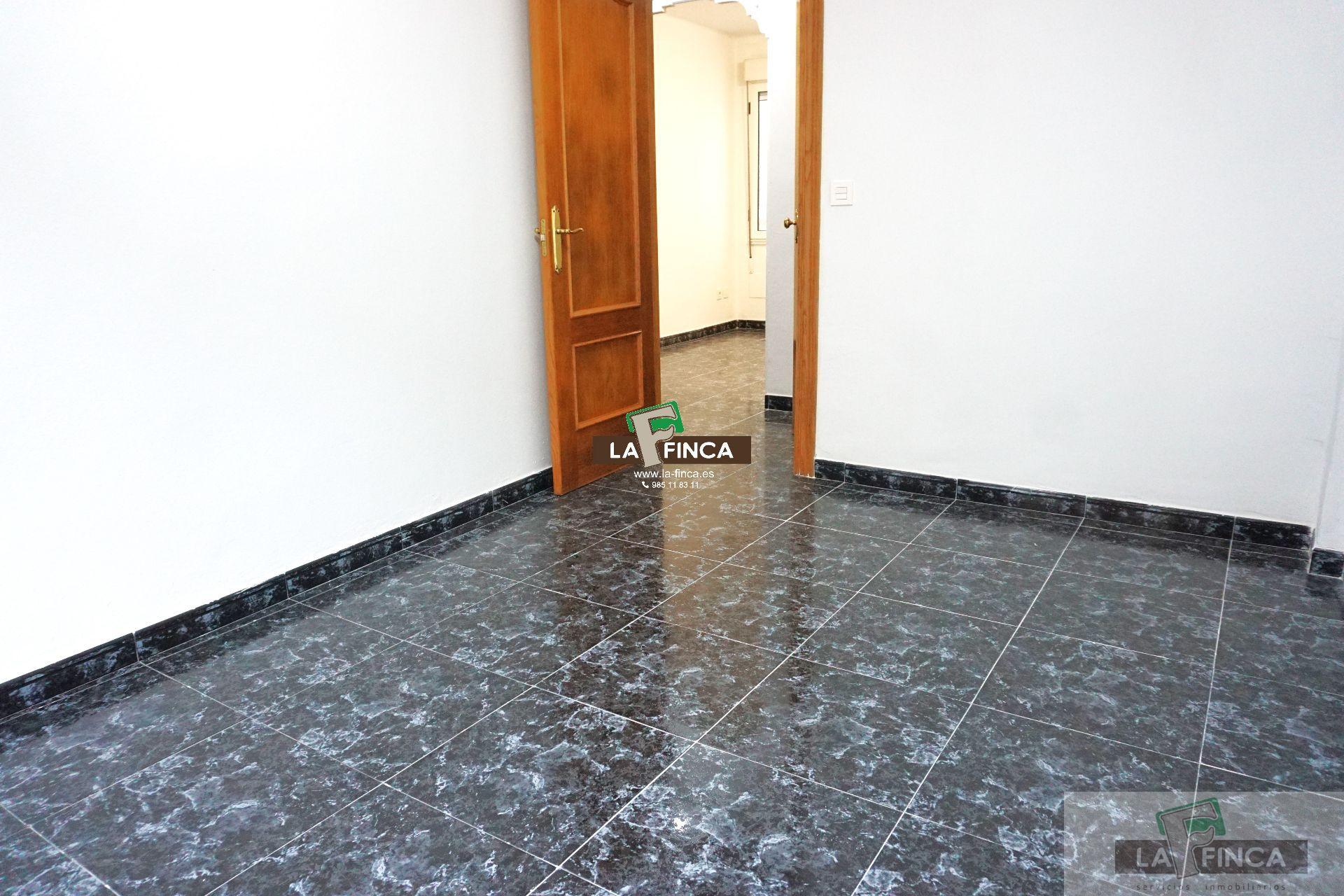 For sale of flat in Lugo de Llanera