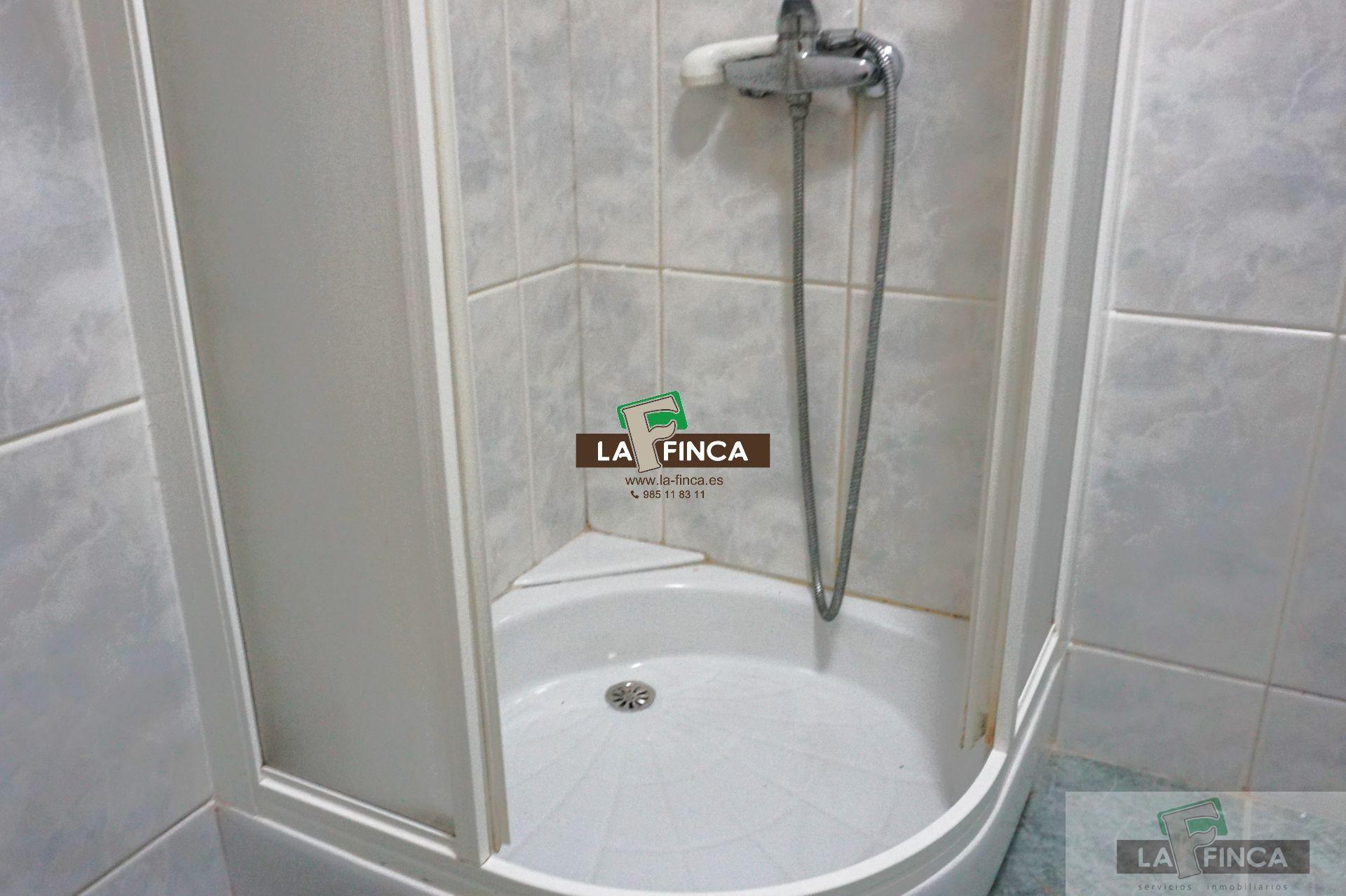 For sale of flat in Lugo de Llanera